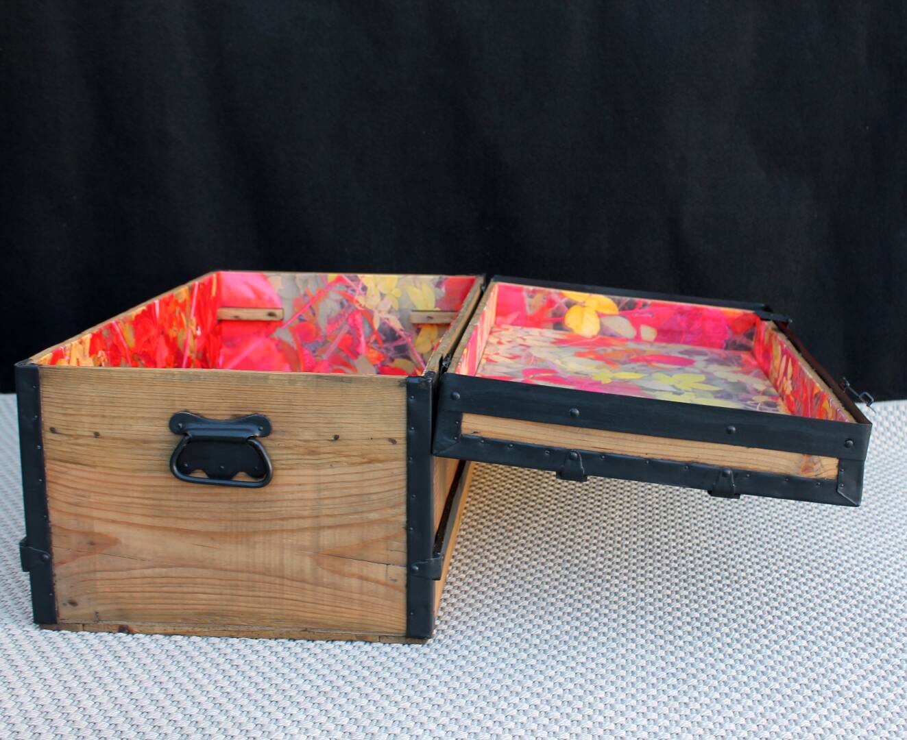 Wooden travel trunk
