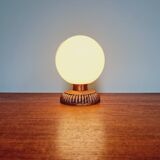 Lampe de table en bois et opaline blanche, années 60