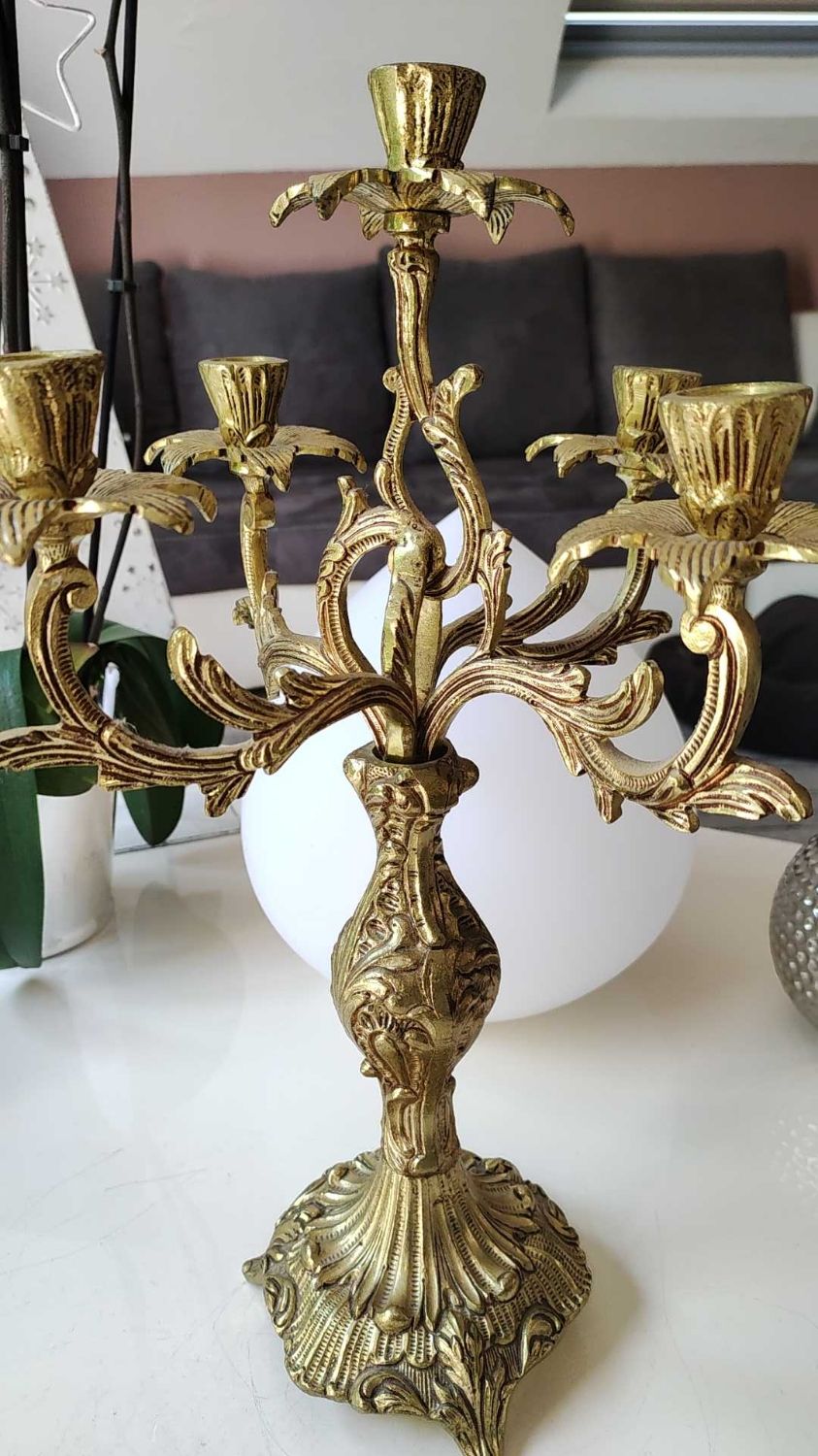Old chandelier with 5 branches, decorated with Rinceaux, Louis XV / Rocaille style. In gilded bronze