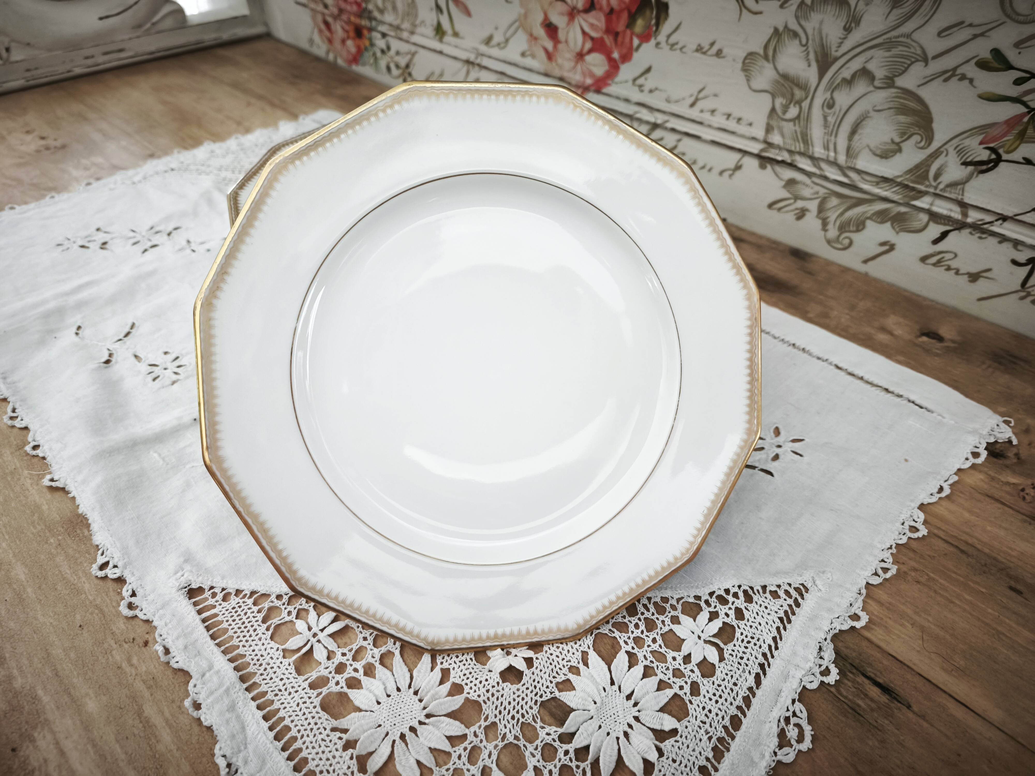 Set of 11 flat plates in Limoges porcelain by Maison Lanternier & C.