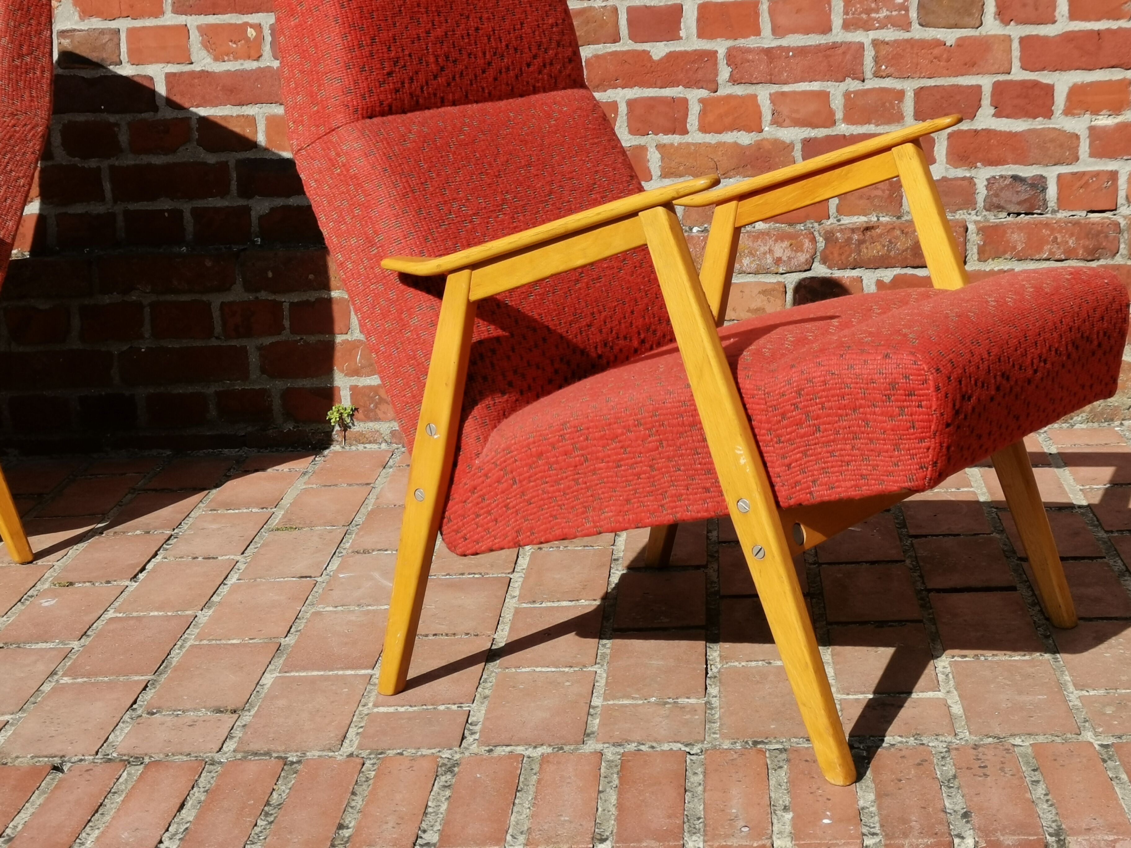 Paire de fauteuils rouge Interier Praha
