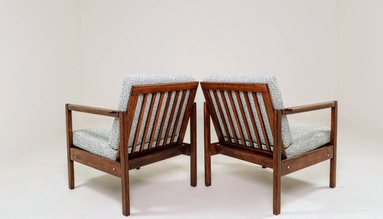 Paire de fauteuils des années 1970 moderniste design