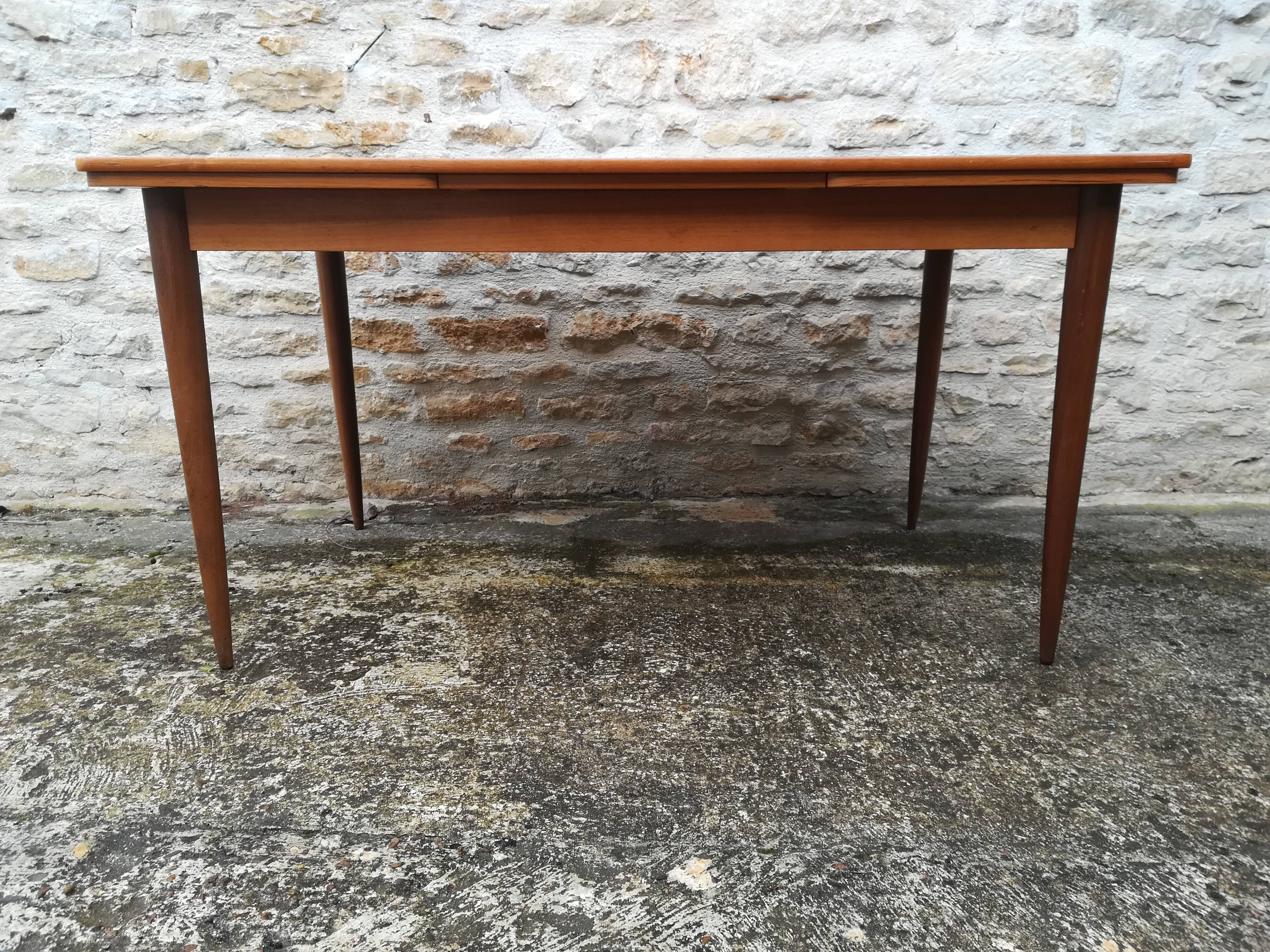 Scandinavian table with two extensions