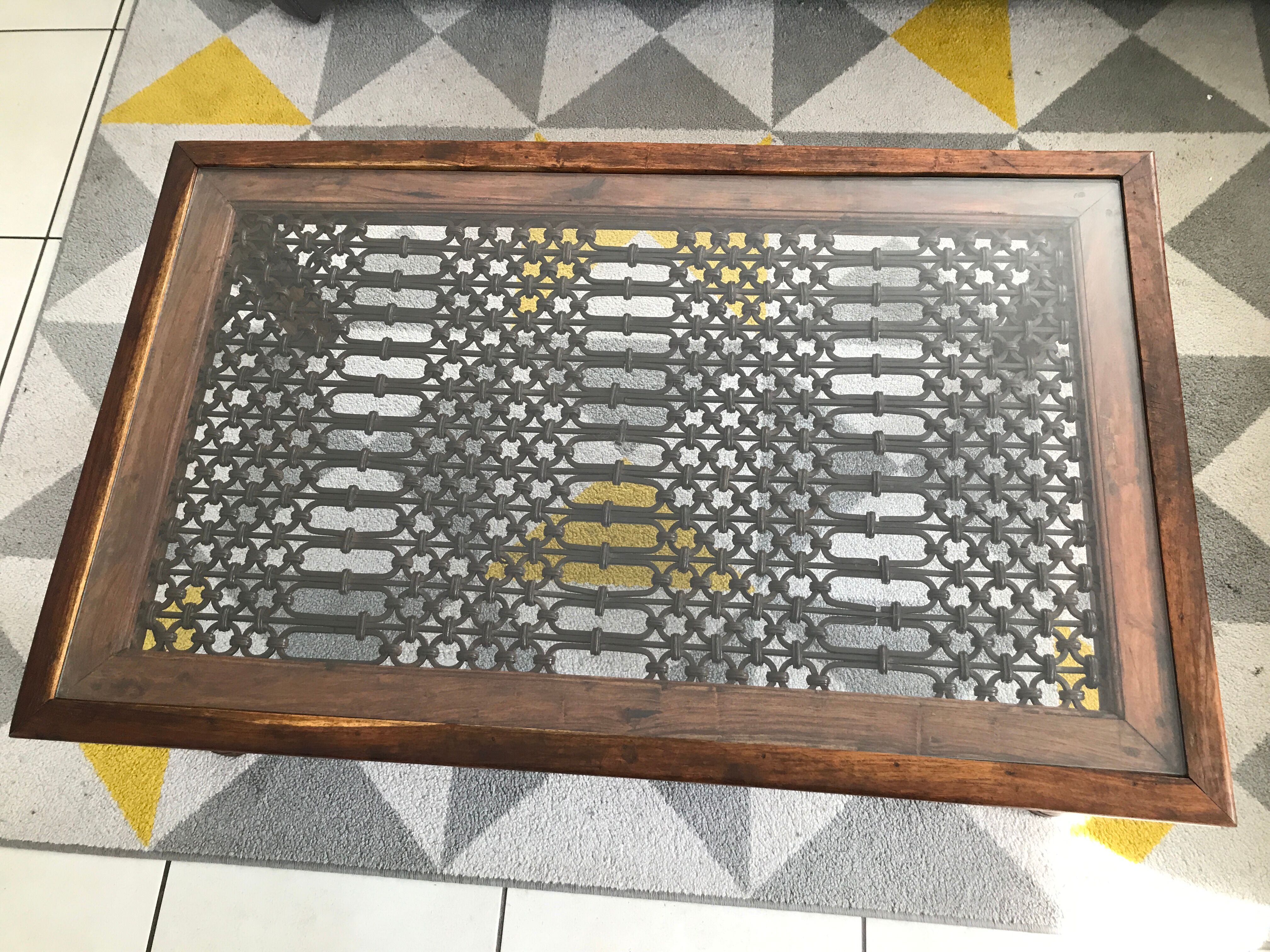 Tray coffee table decorated with a wrought iron trellis from 60-70
