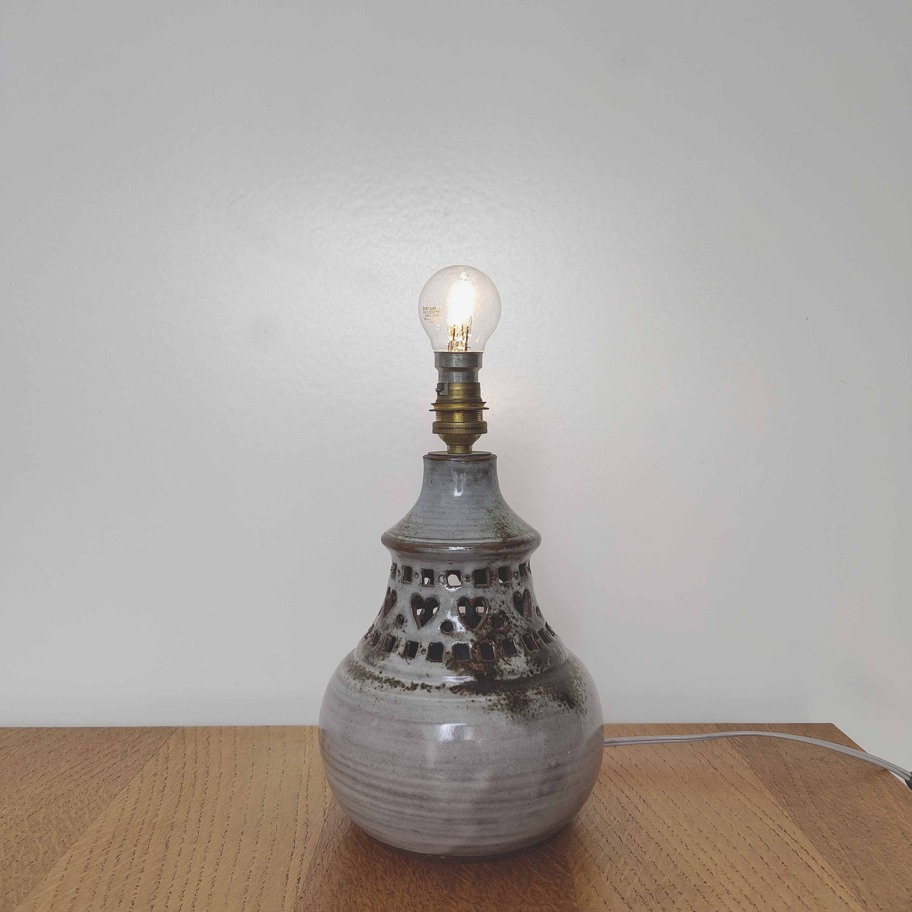 Lamp foot in openwork sandstone and architected 1960 workshop Chantal and Thierry Robert