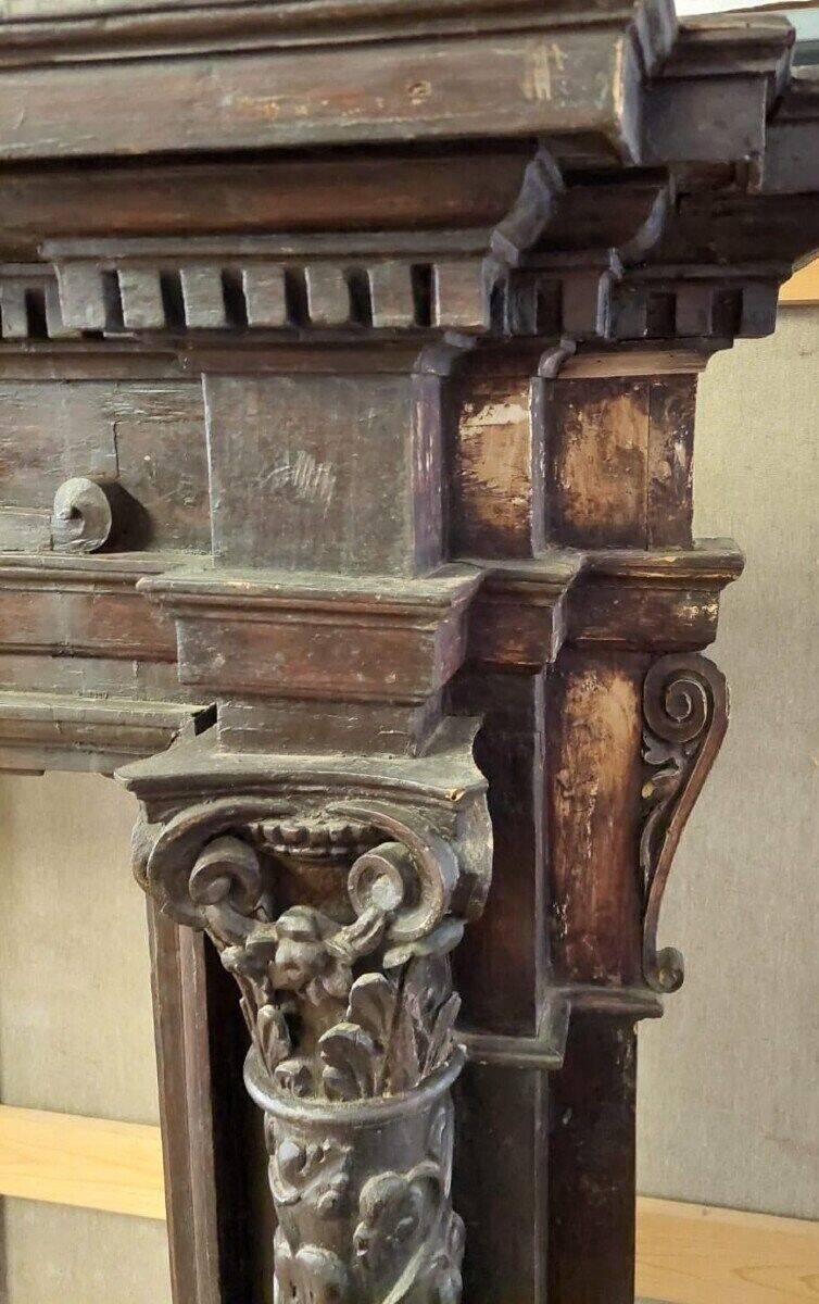 Large fireplace aedicule, carved frame, Renaissance style, 17th century, Italy
