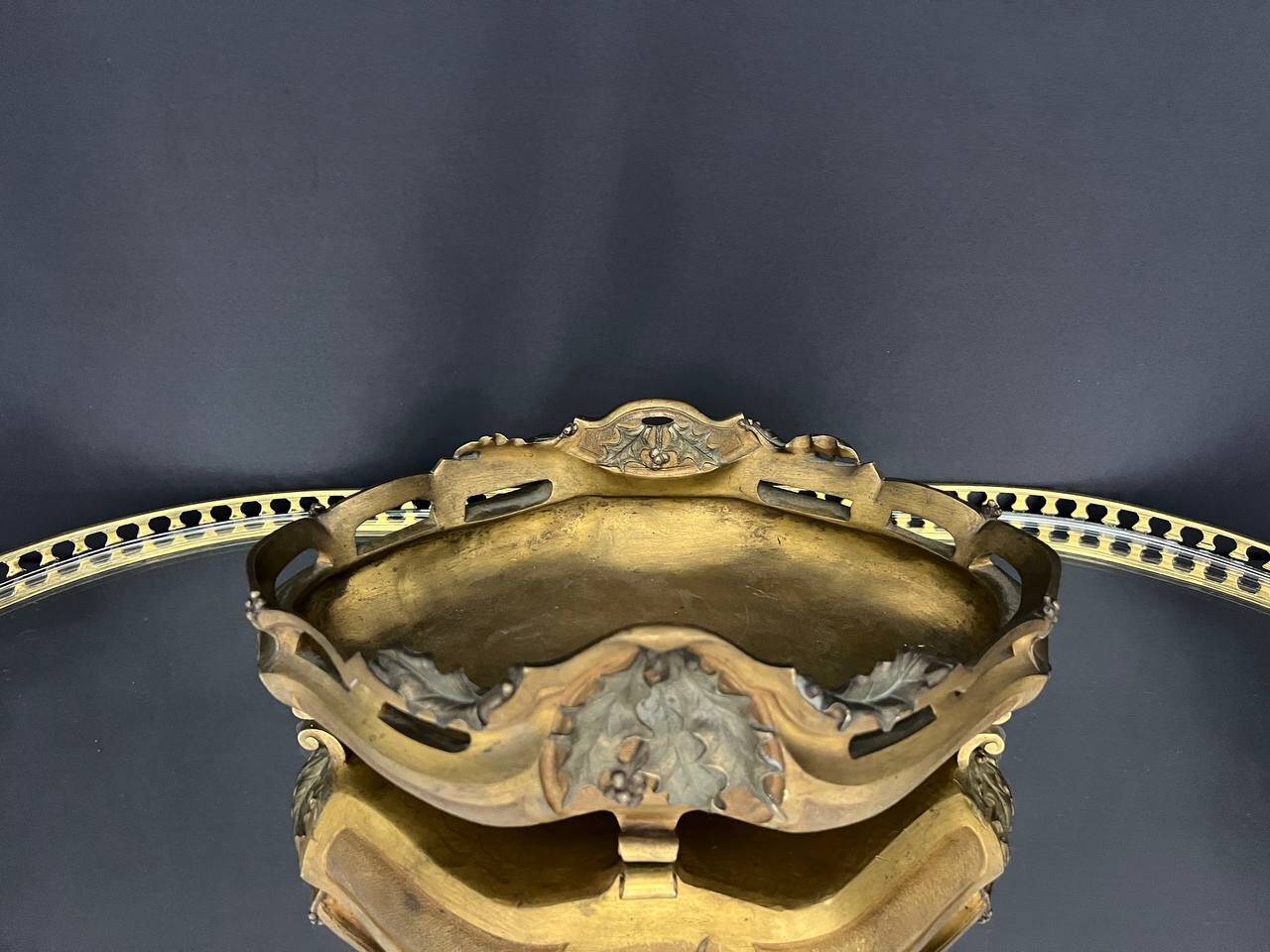 Art Nouveau jardinière in gilded bronze with holly decoration, signed E. Gros.