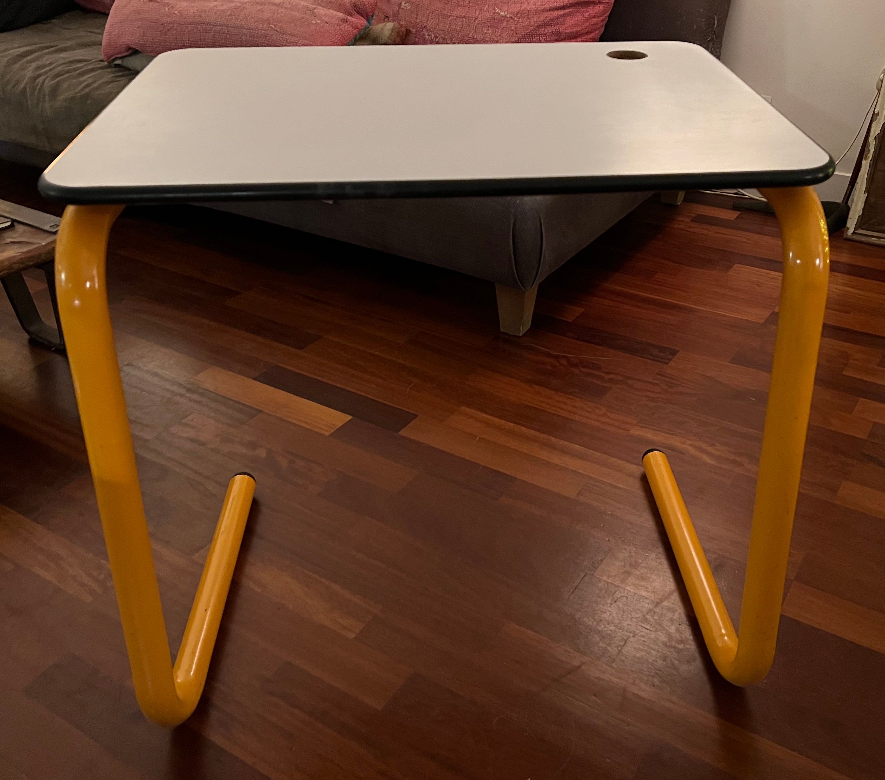 Bureau et chaise tubulaire jaune année 70's