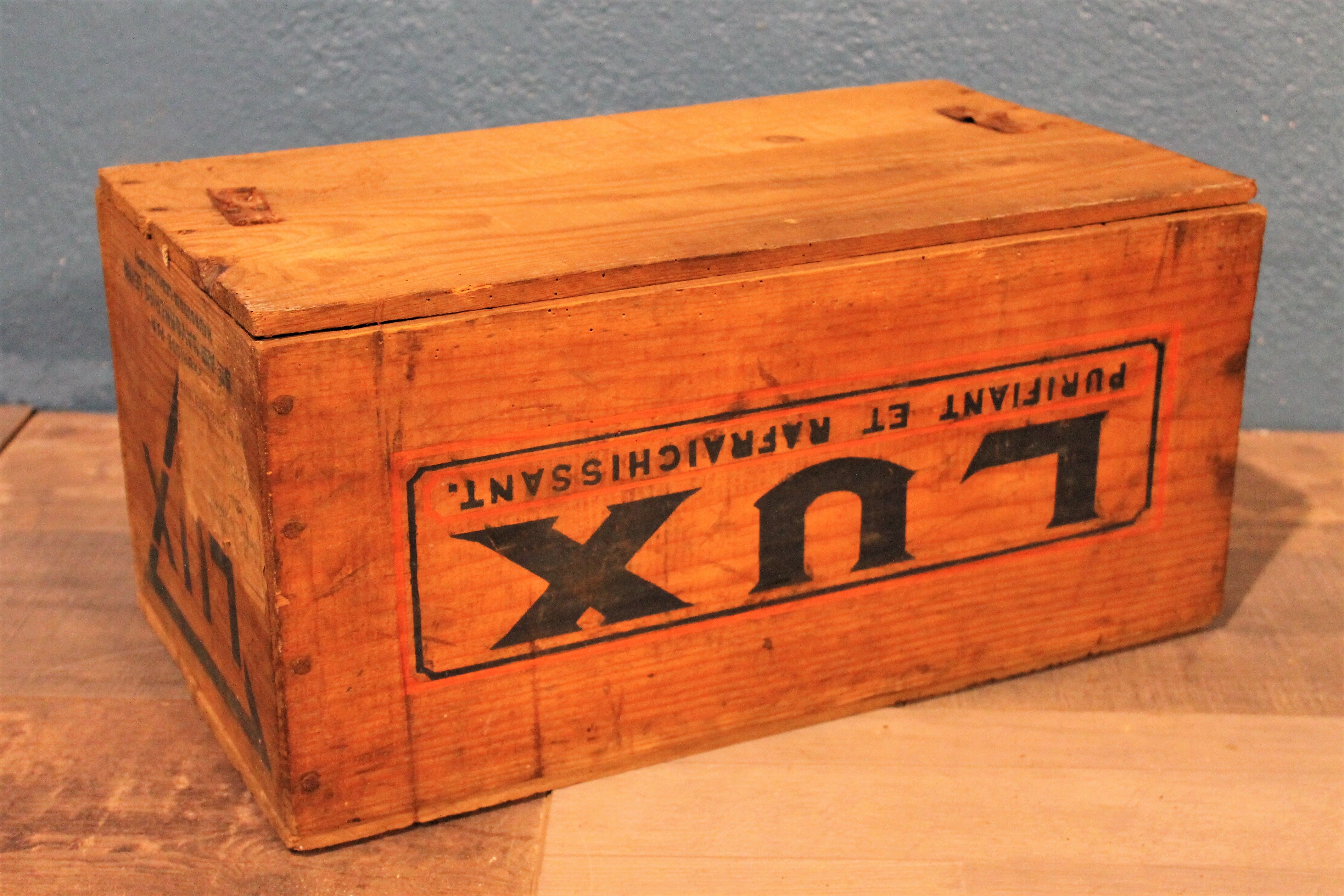 Wooden case 1950
