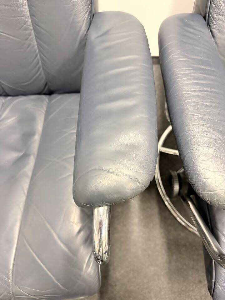 Chaise Stressless Ekornes avec pouf - Cadre chromé (années 1970) (prix pour une)