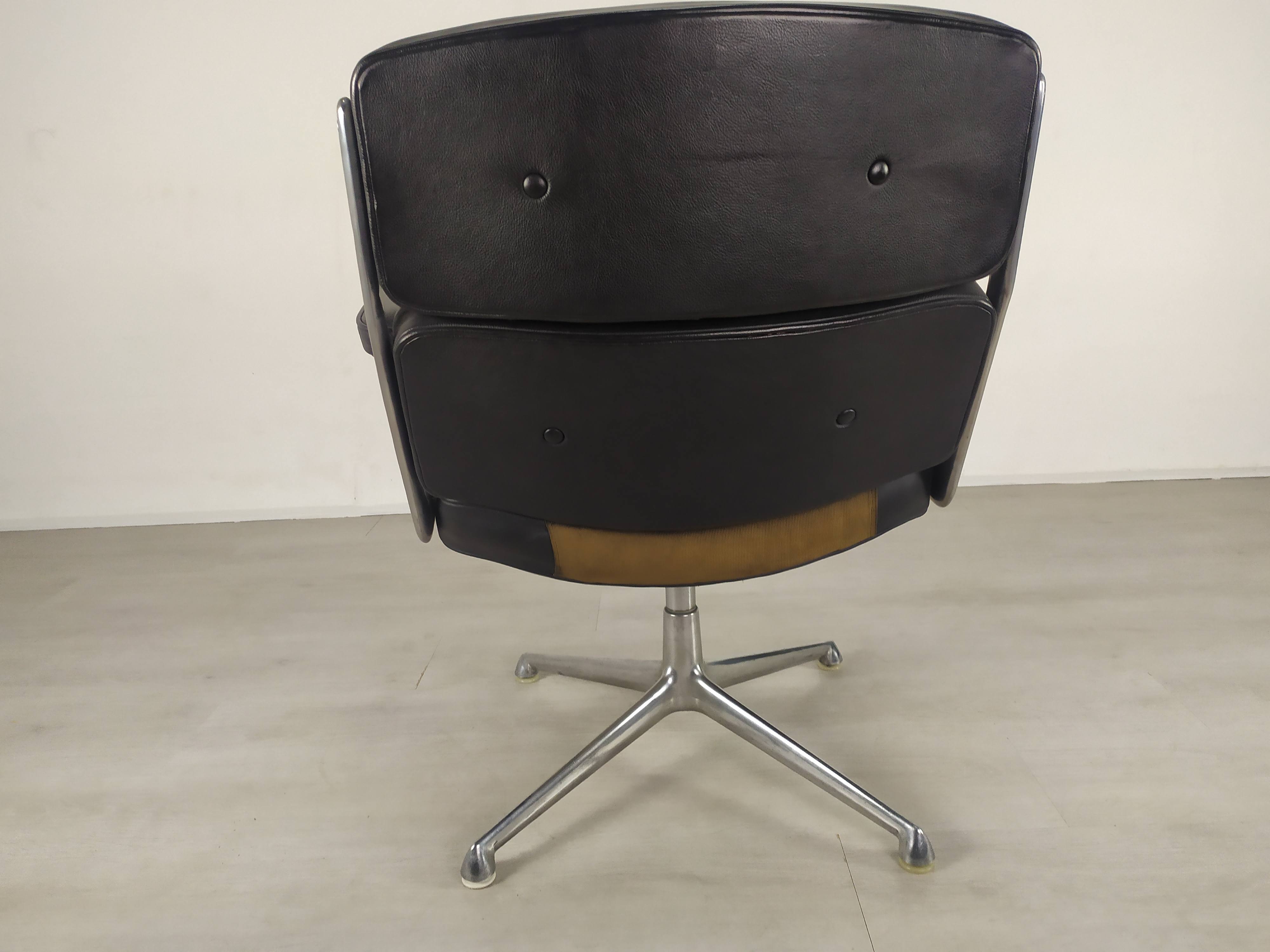 Eames leather lobby chair