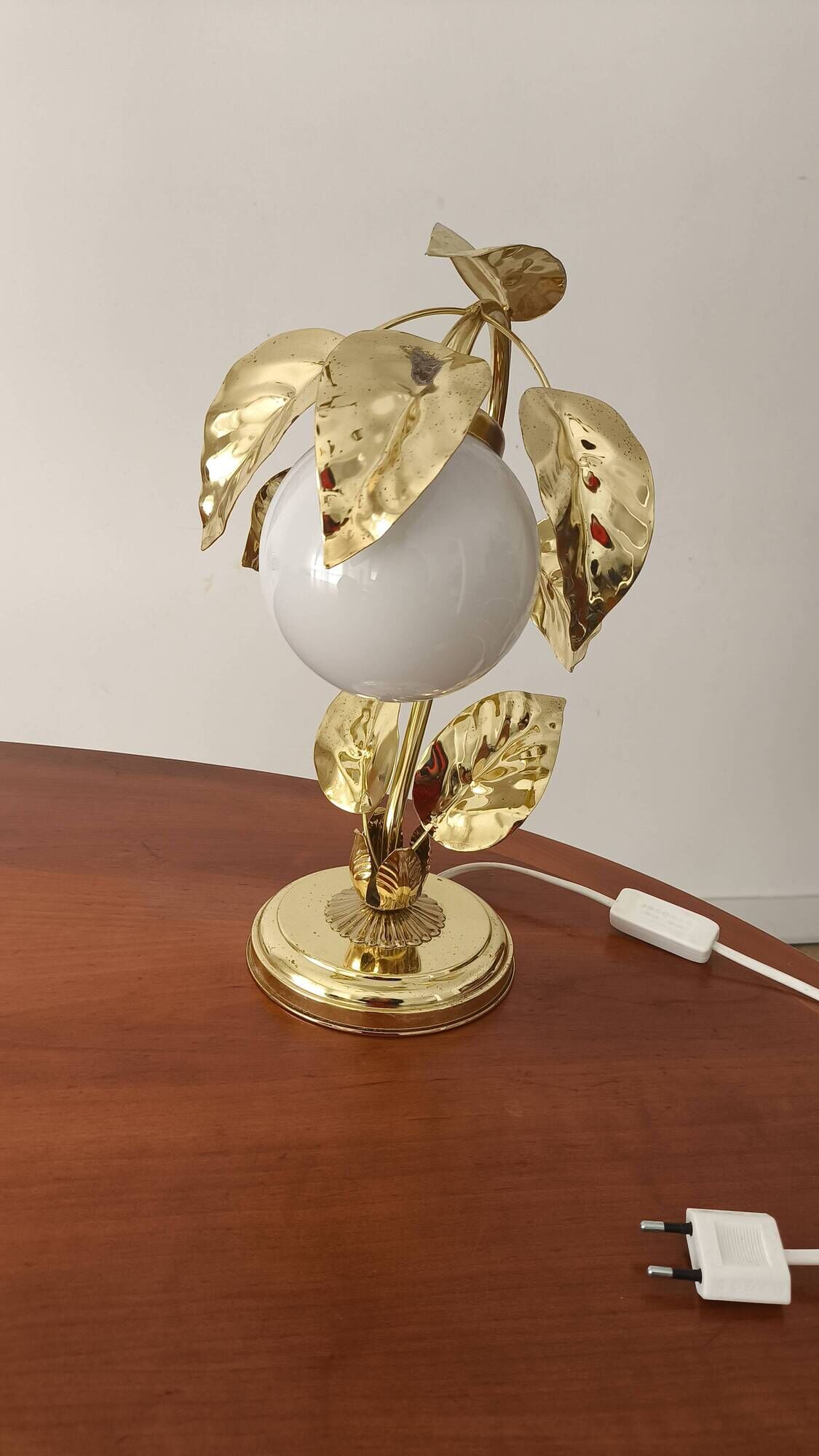 lampe vintage feuilles dorées