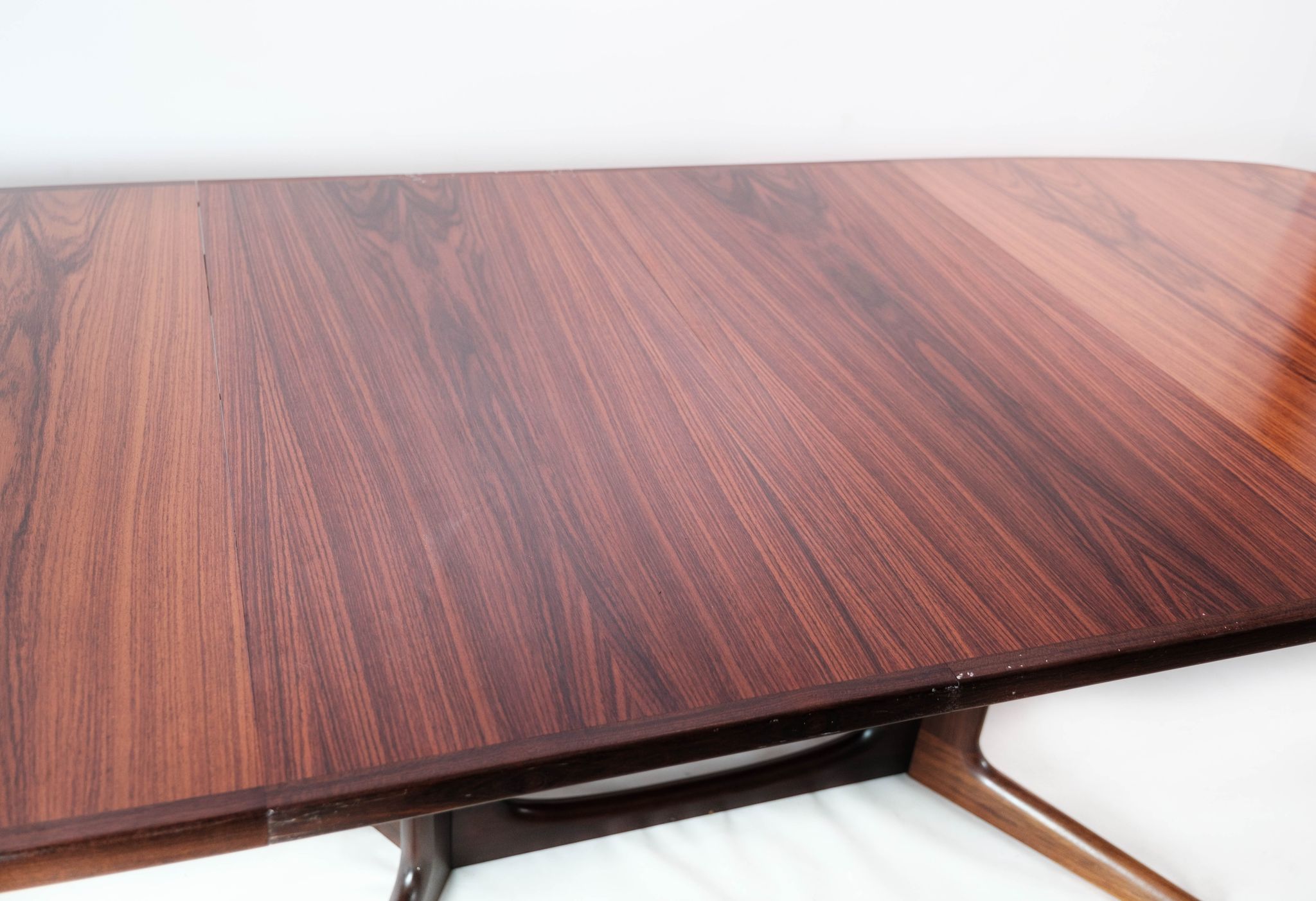 Dining table in rosewood with extensions of Danish design by Gudme Furniture, 1960s
