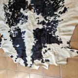 Large cowhide (rug)