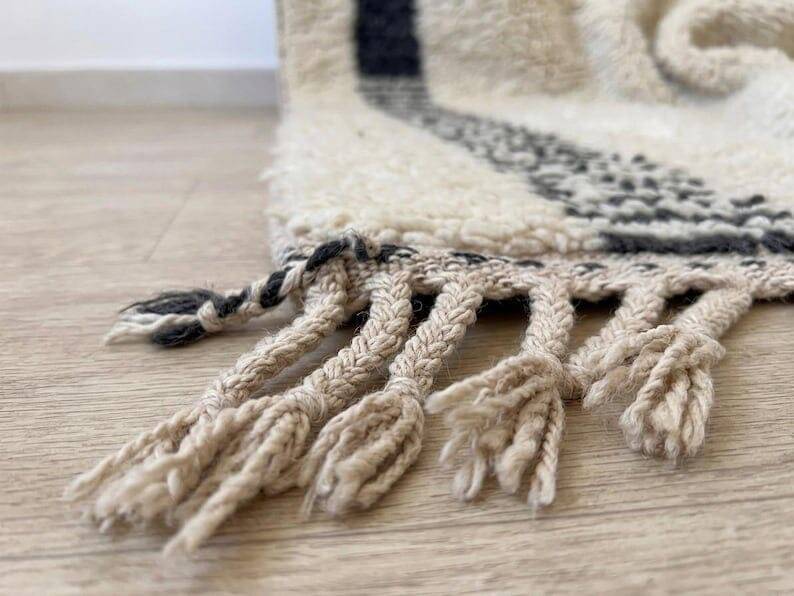 Handmade traditional Beni Ouarain rug size 150/250 cm