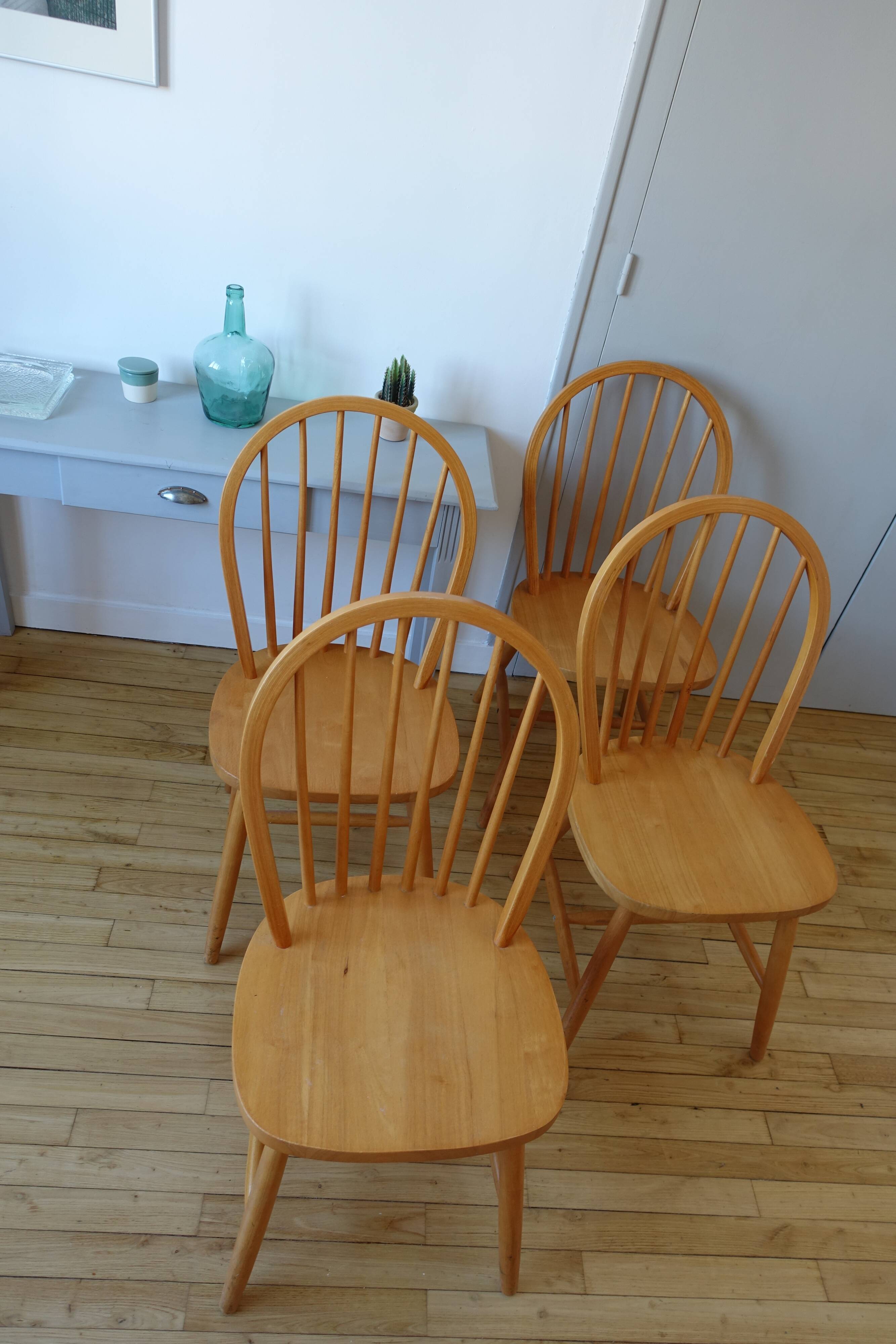 4 Scandinavian Windsor chairs in solid beech 1970s