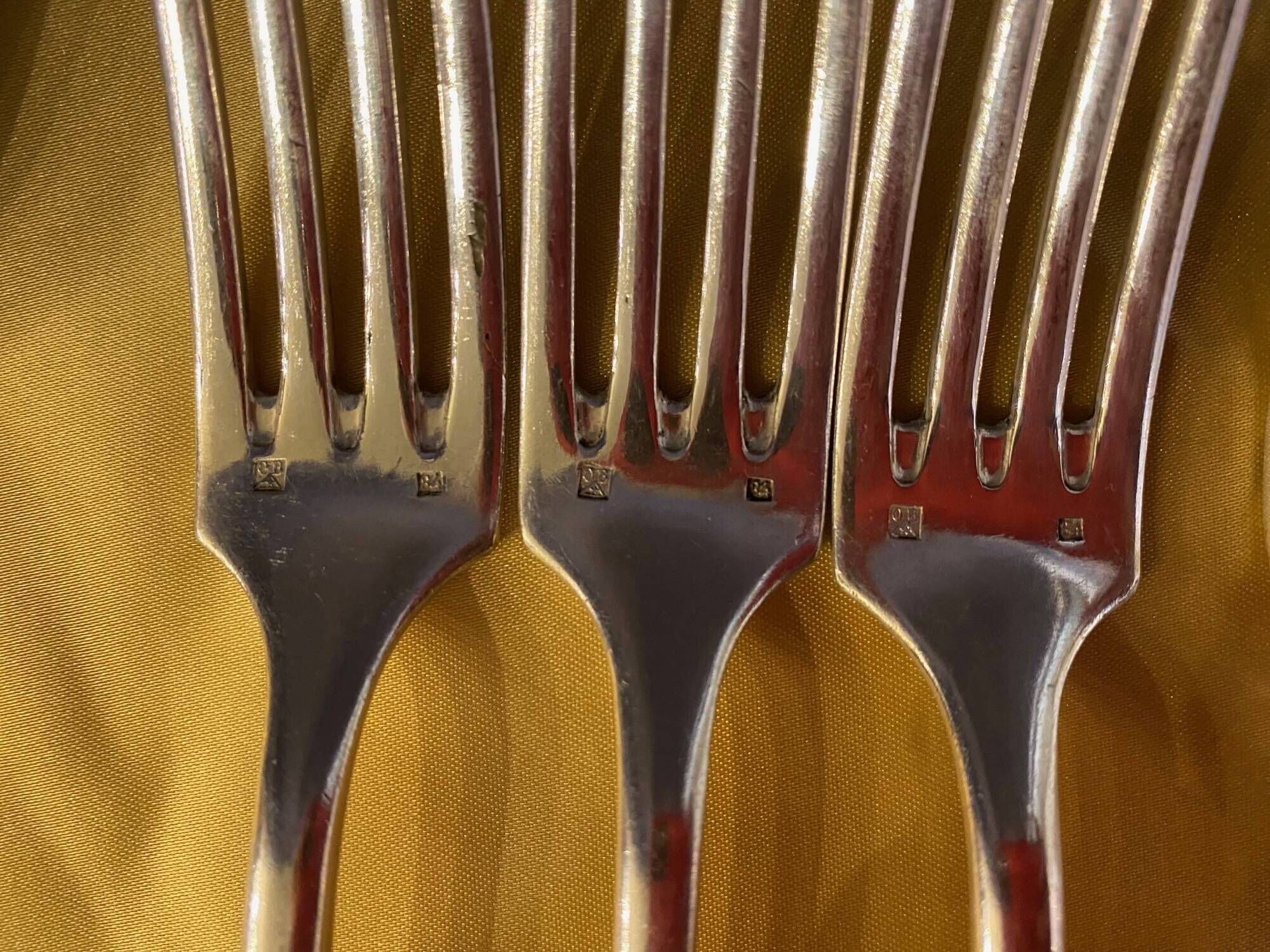 Series of 4 silver metal cutlery uniplat net model spoons forks