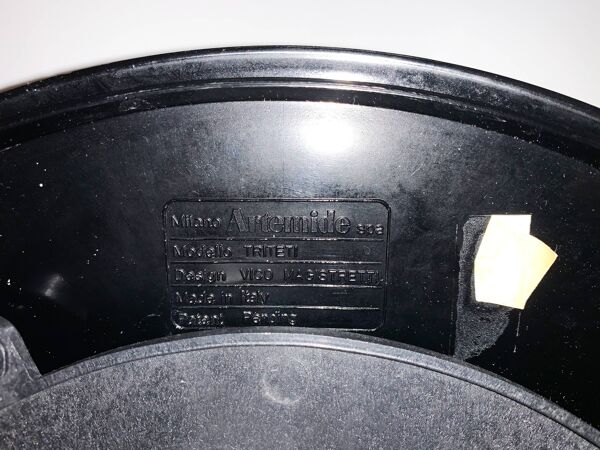 Lampe conçue par Vico Magistretti - produite en Italie par Artemide - modèle Trieti