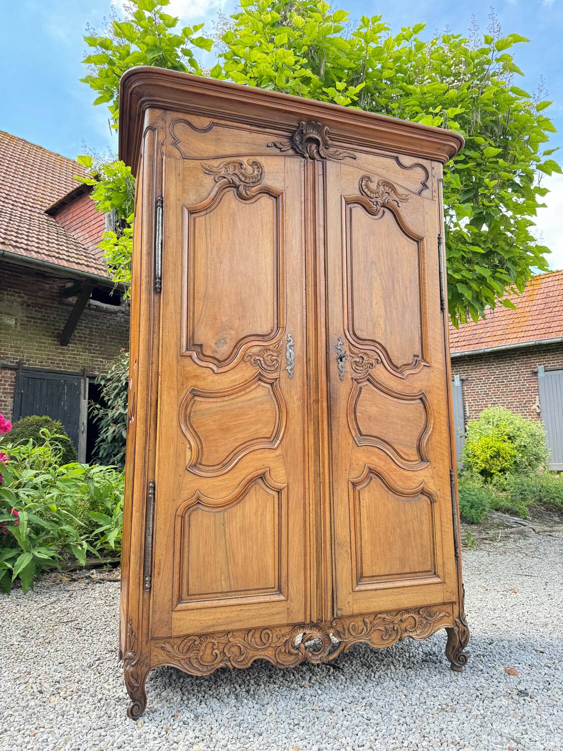 Provencal wedding armoire in walnut nîmes xviii eme century