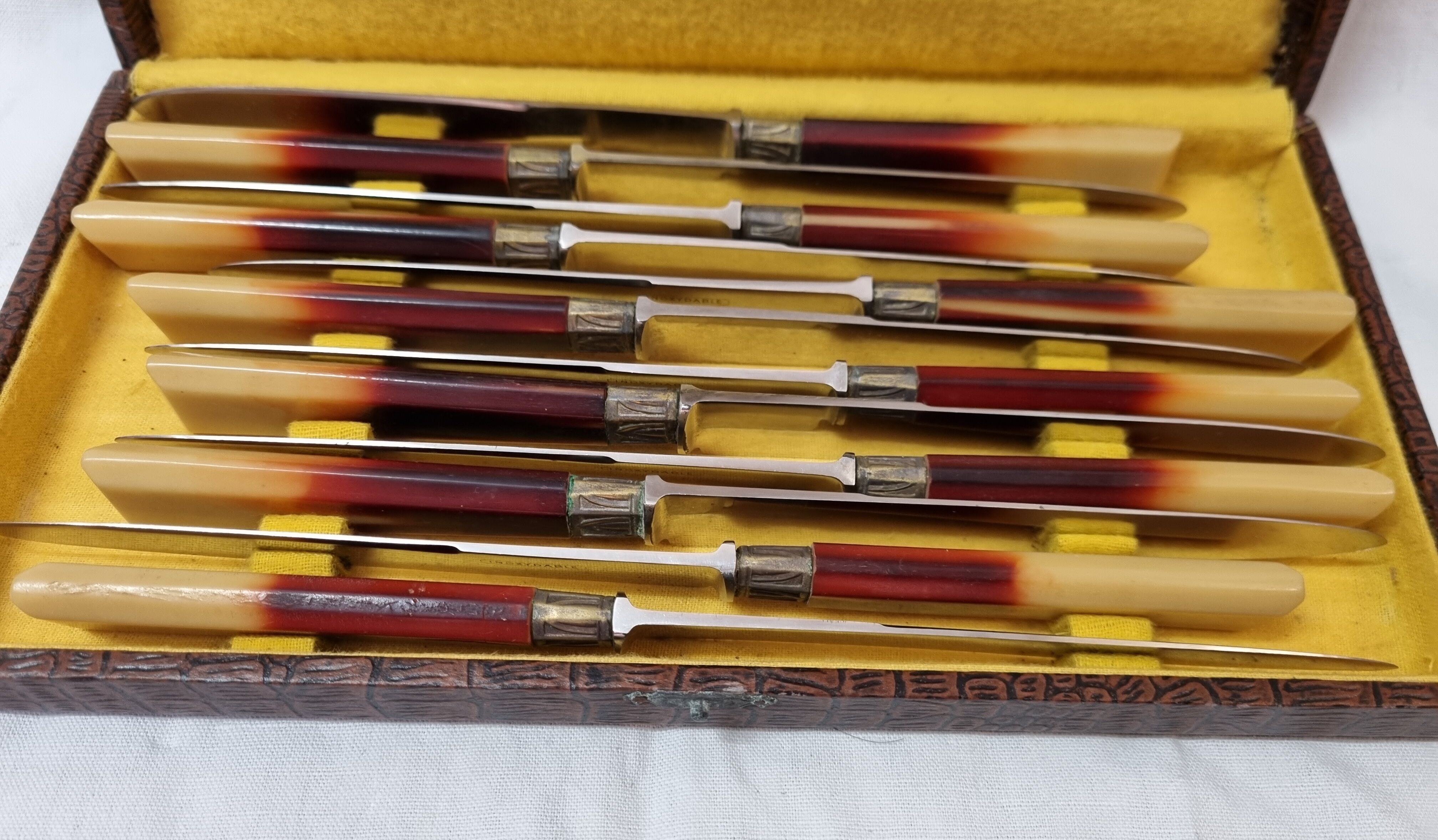12 Bakelite knives from 1940