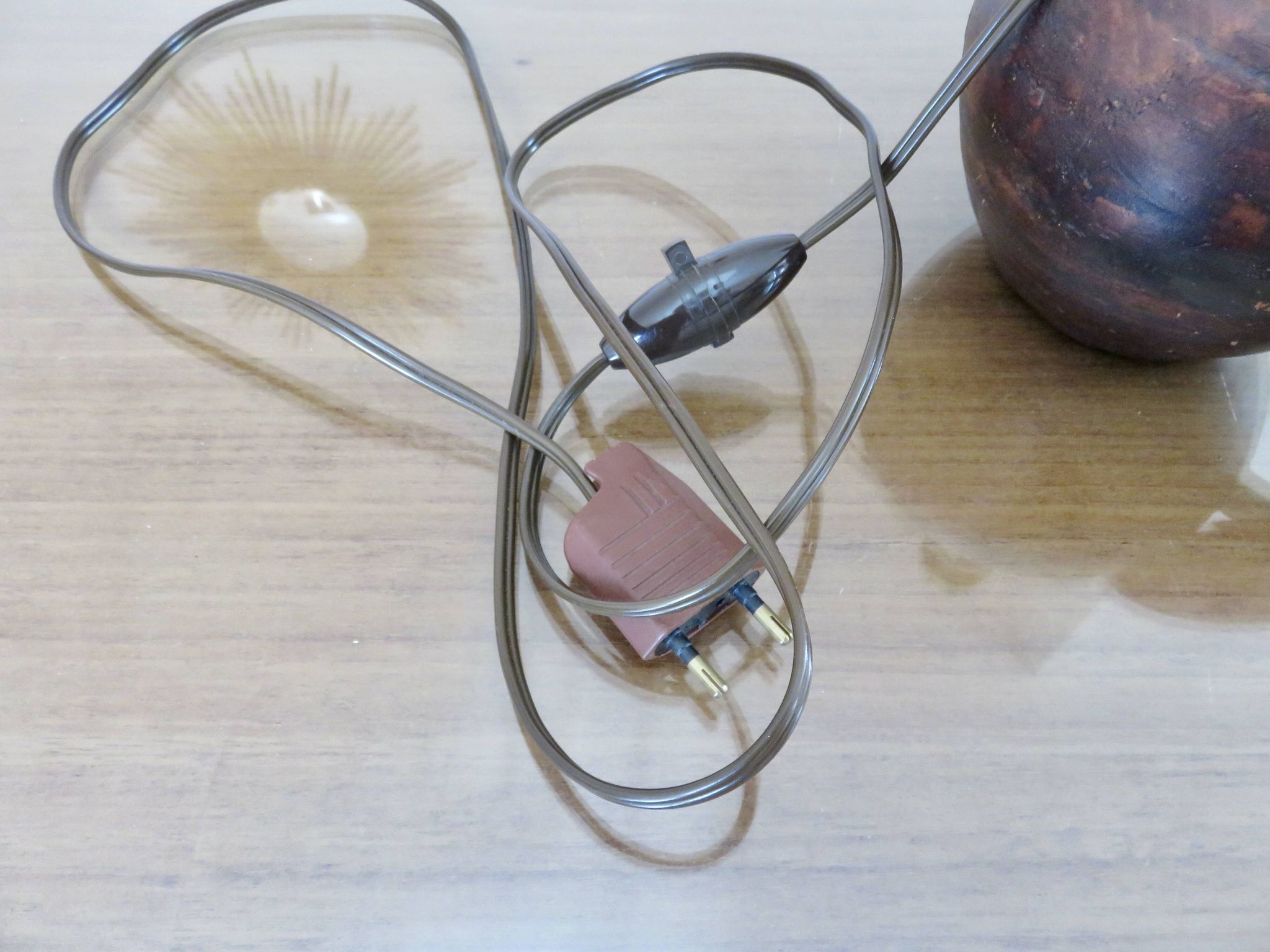 Belle lampe en céramique signée datant des années 50 ou 60