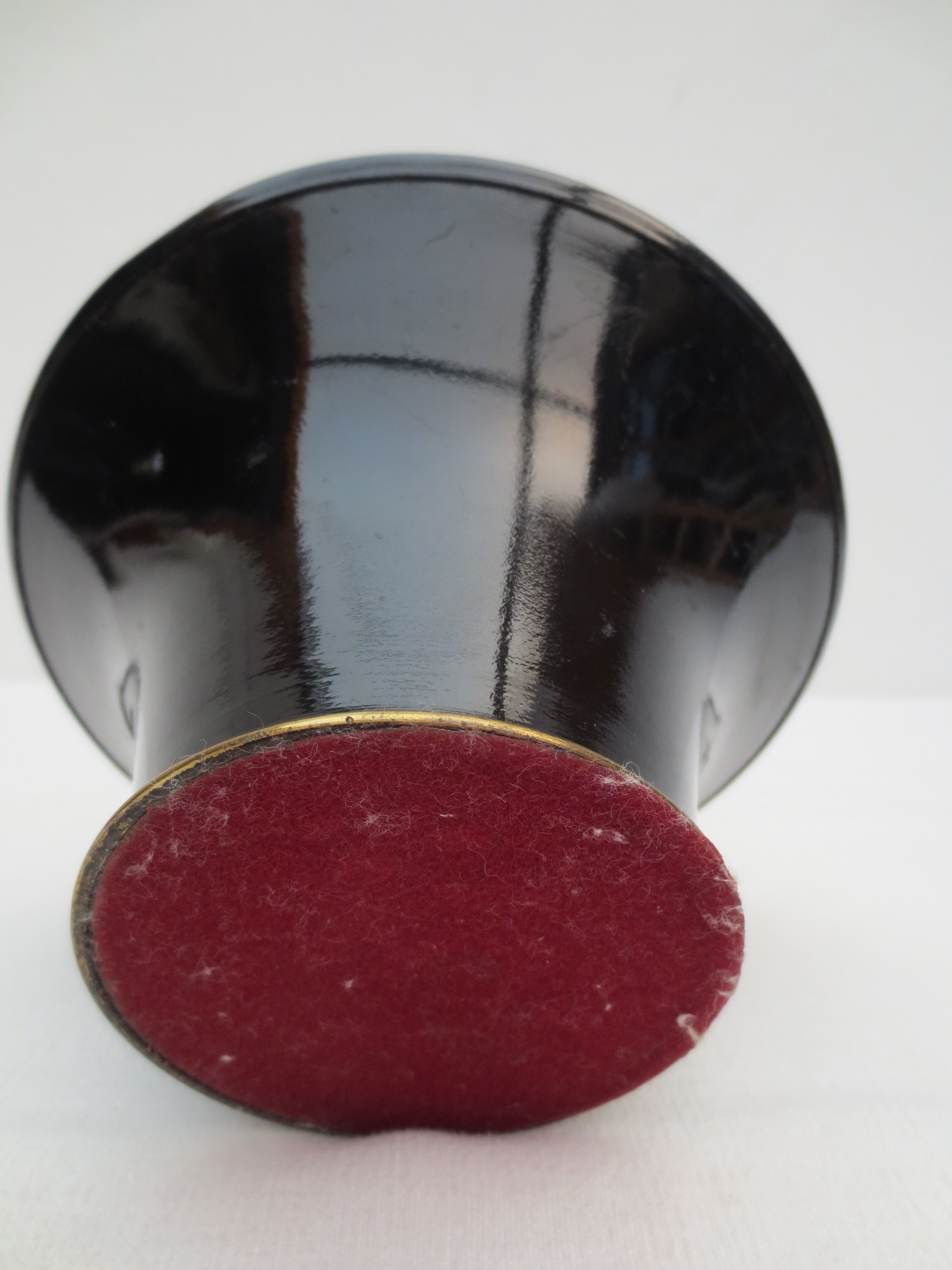 Telescopic cigarette holder in metal mushroom shape