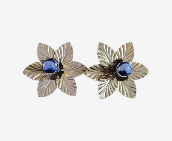 Pair of golden leaf appliques