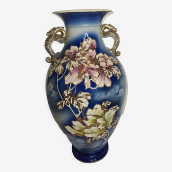 Vase en faïence avec décor de fleurs