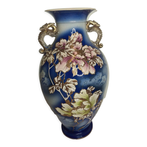 vase en faïence avec