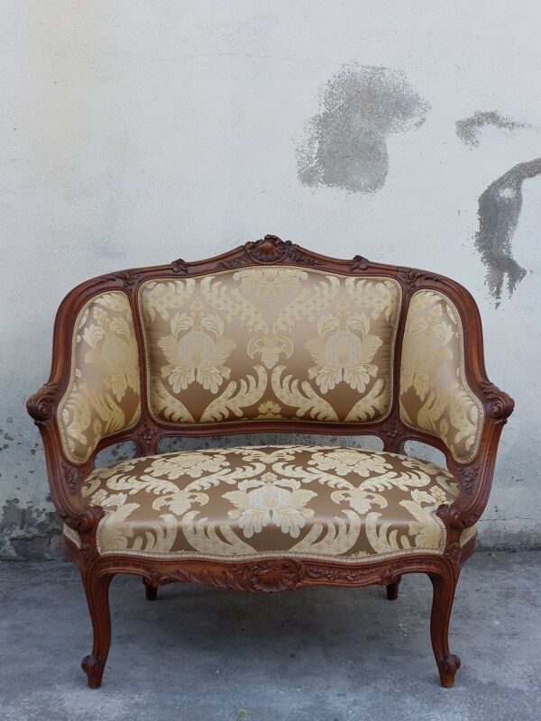 Fauteuil bergère louis XV en Noyer sculpté