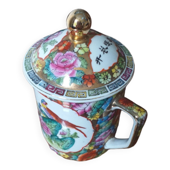 Chinese tea cup with lid