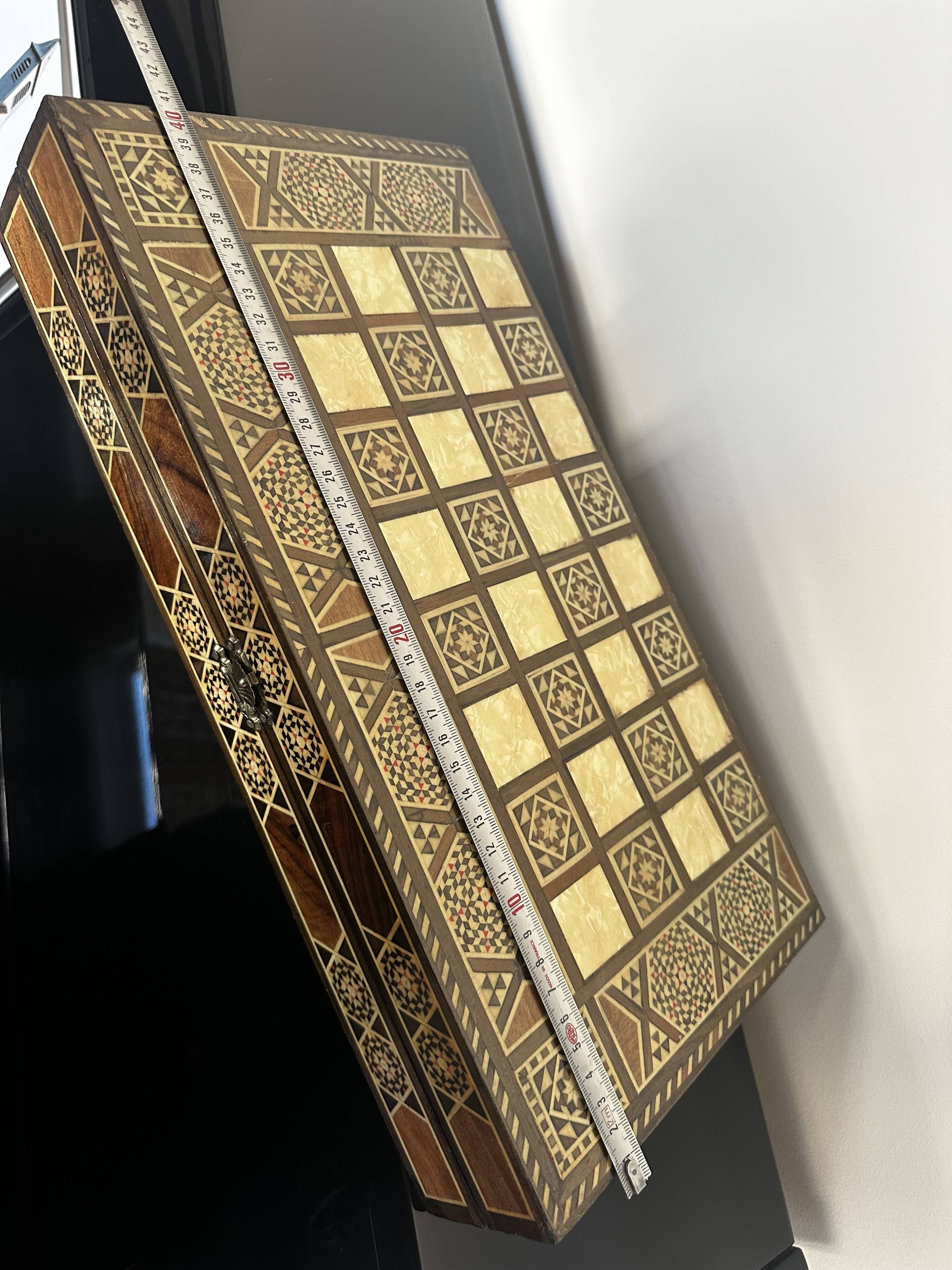 Jeu de Backgammon ancien en Bois Marqueté Syrien