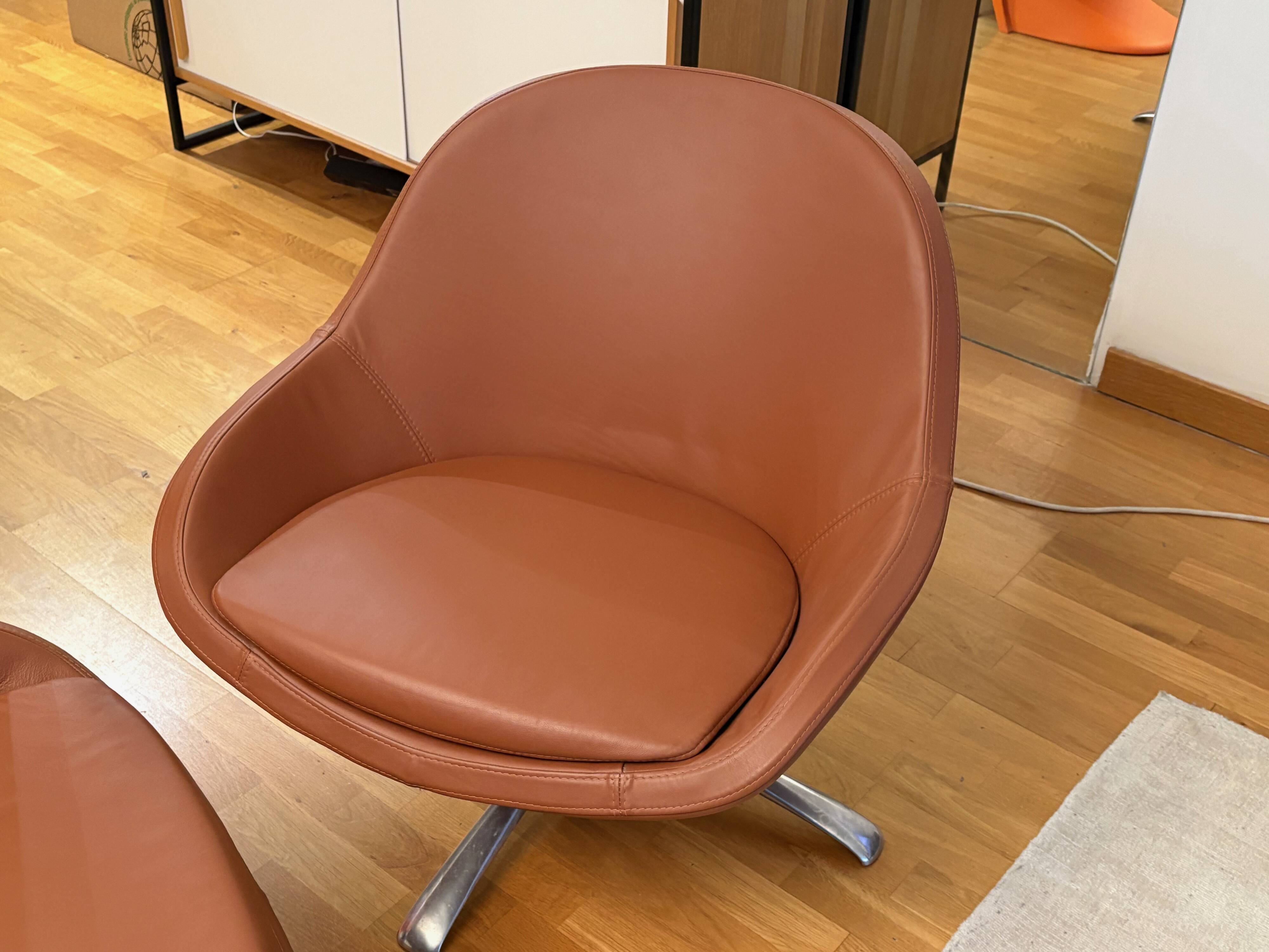 Caramel leather Veneto armchair with swivel function (2 available)