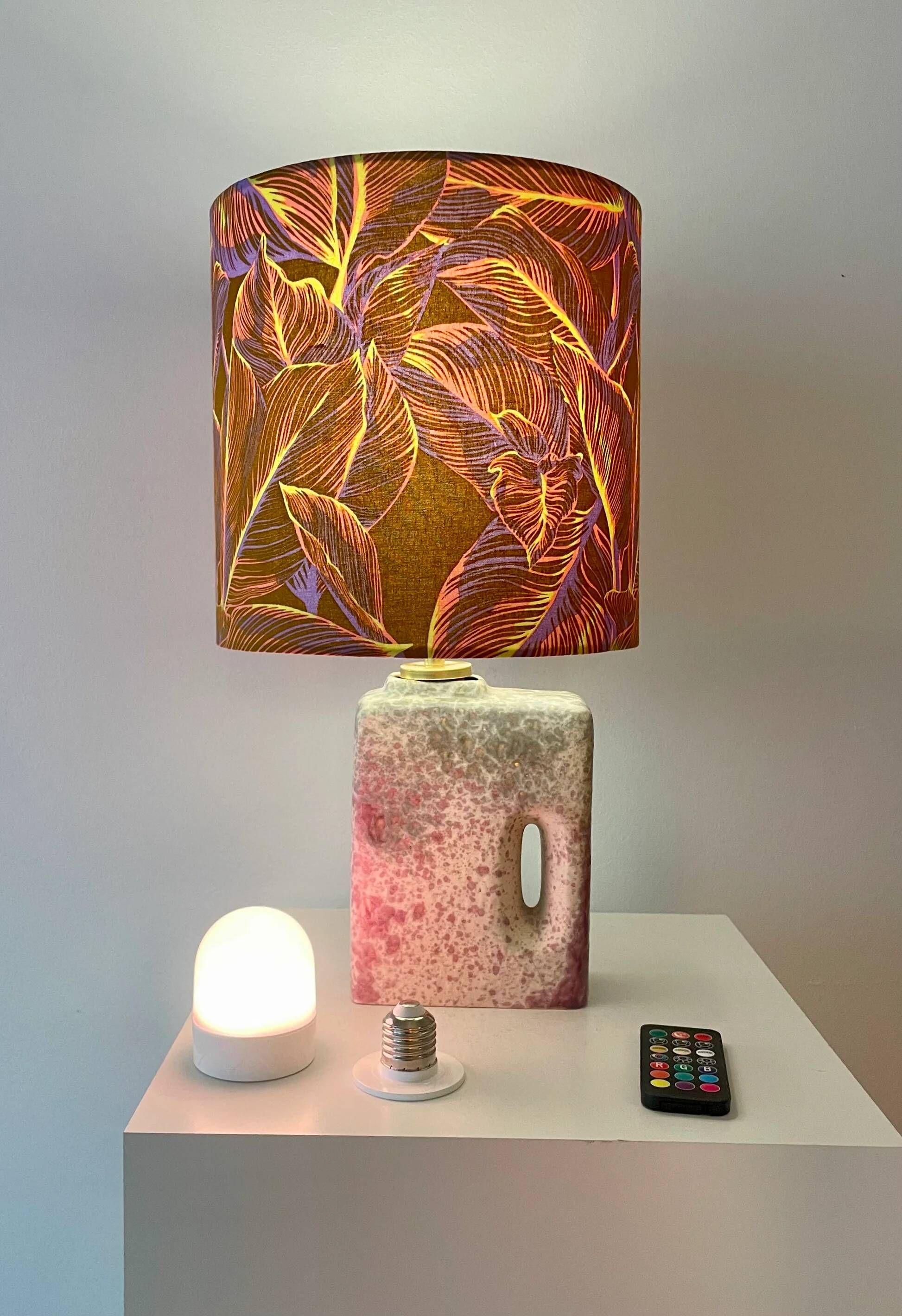 Übelacker table lamp - Battery lamp on a vase fireplace with botanical shade | 42 cm