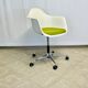 Fauteuil plastic armchair de Charles et Ray Eames édition Vitra