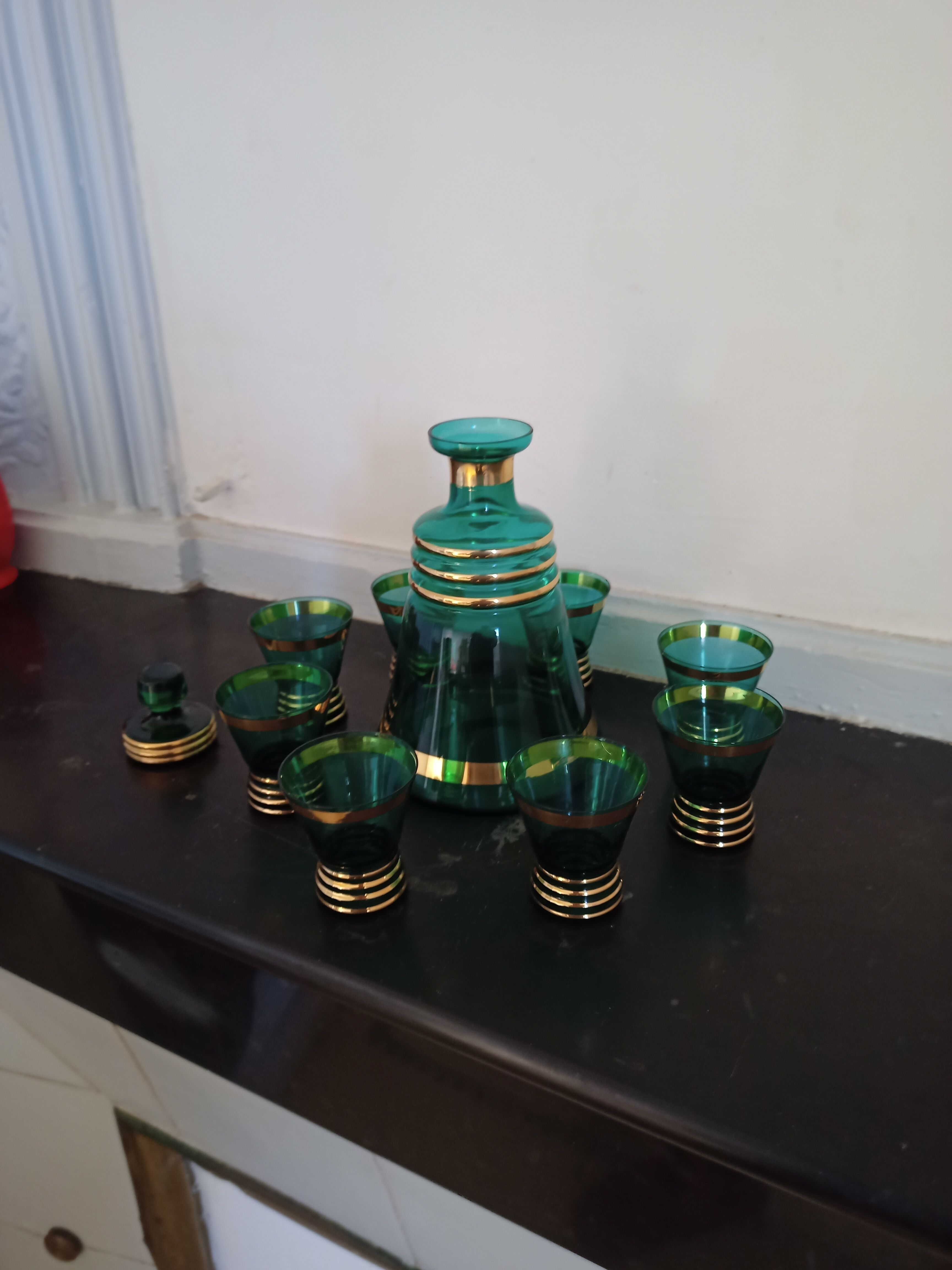 Carafe et verres à liqueur vert et doré verre ancien