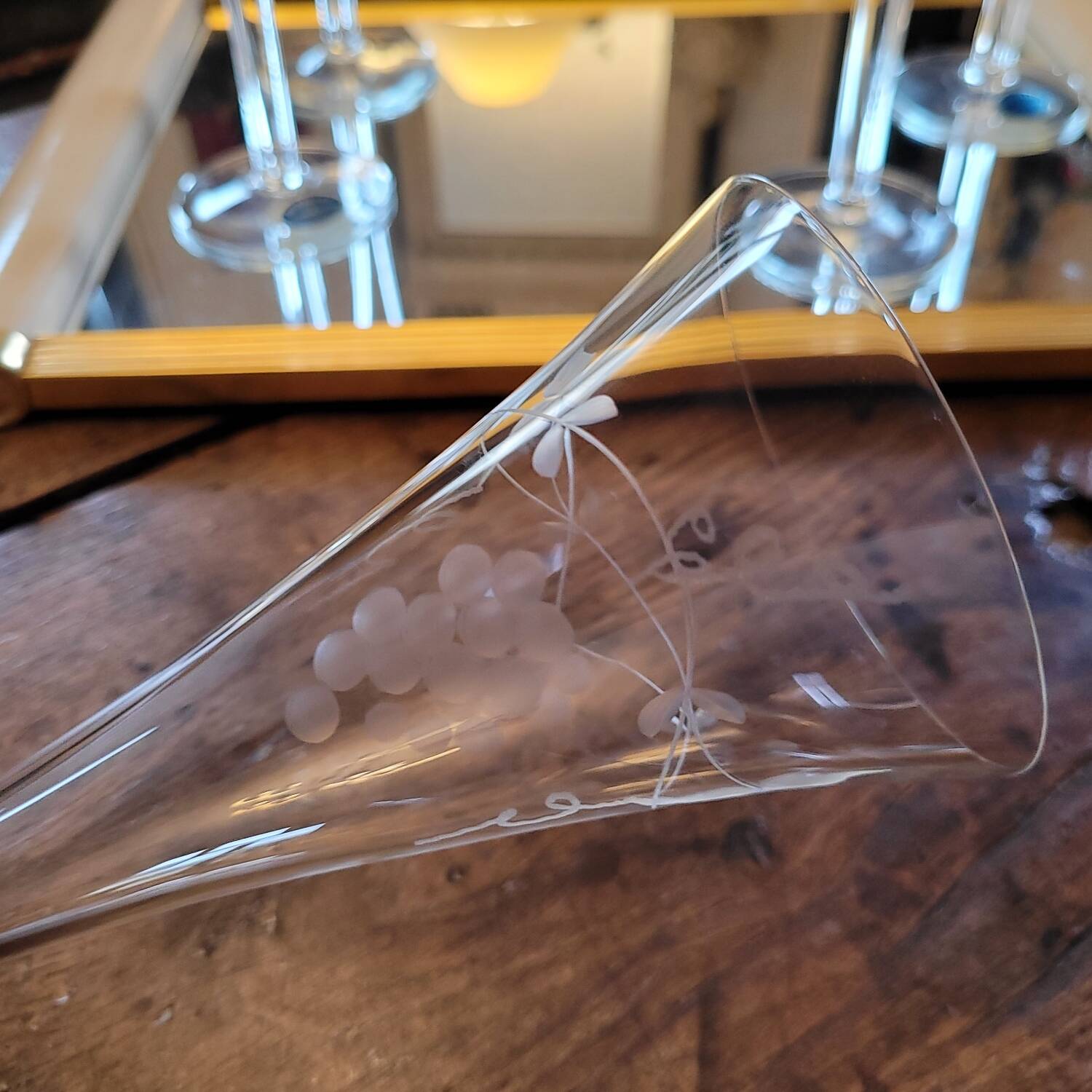 Romanart champagne flutes, mouth-blown, engraved grapes