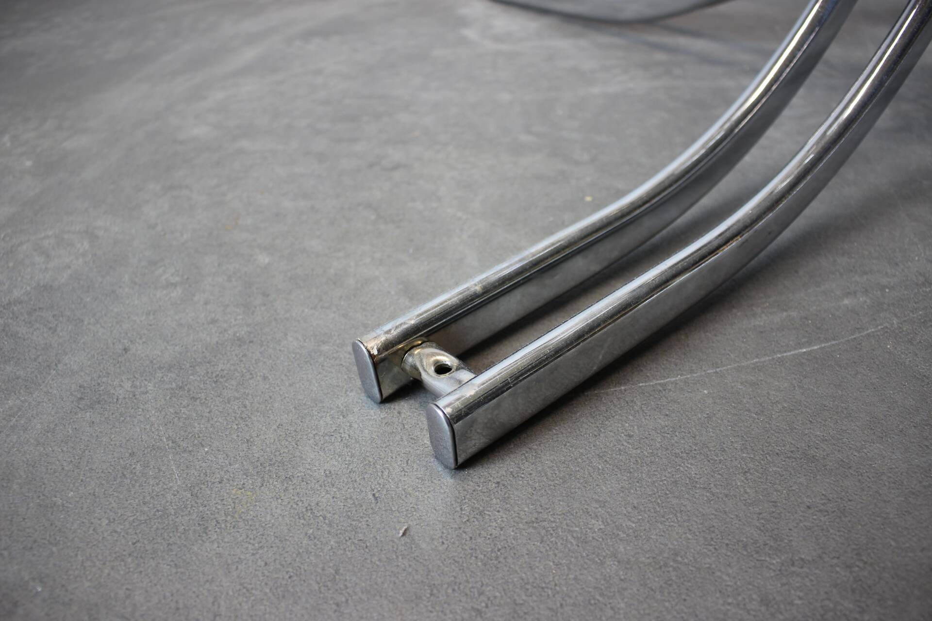 Round chrome and glass dining table / Italy, 1980s