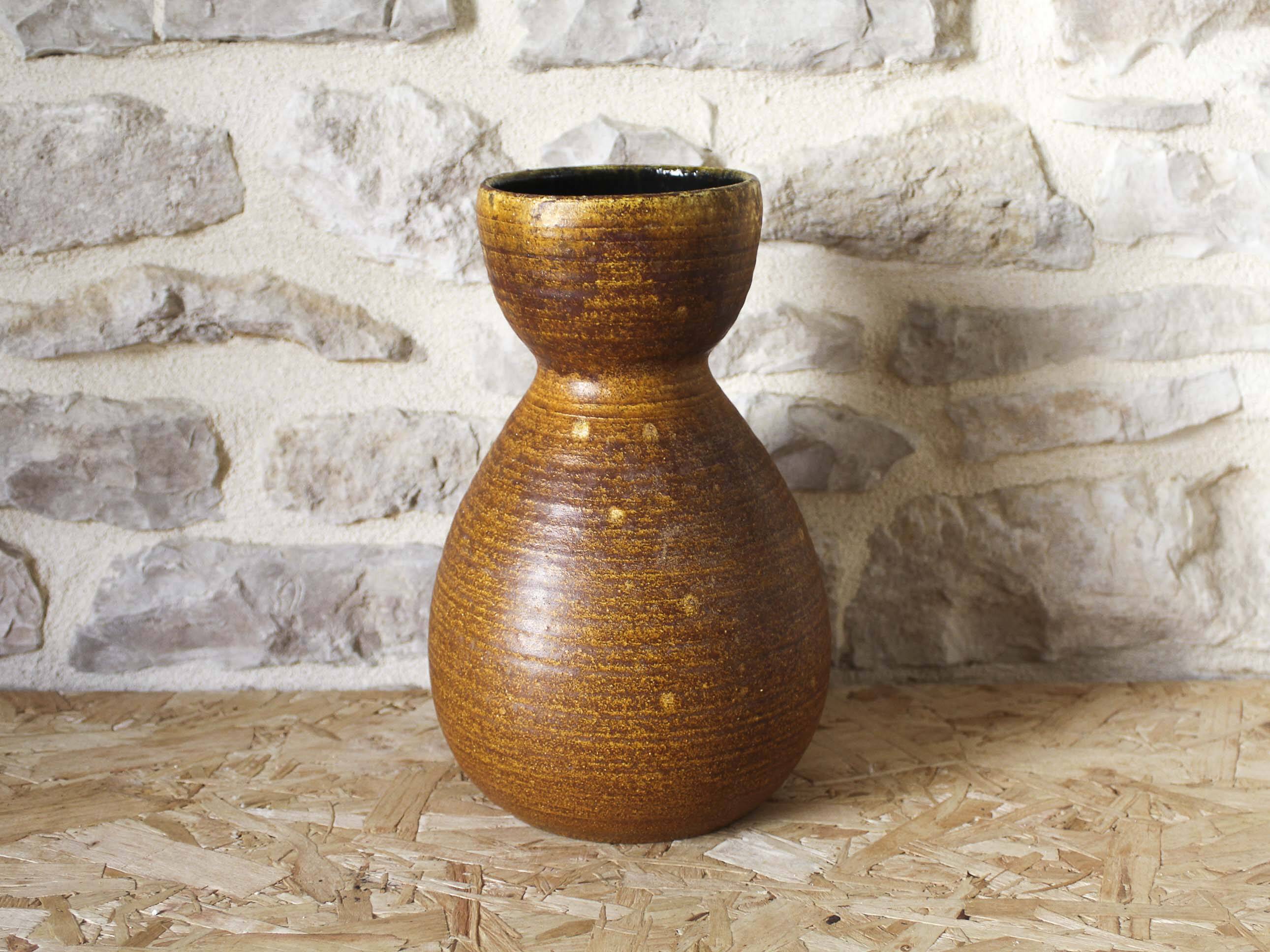Accolay brown ceramic vase