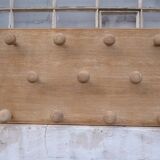 Wall coat rack in oak.
