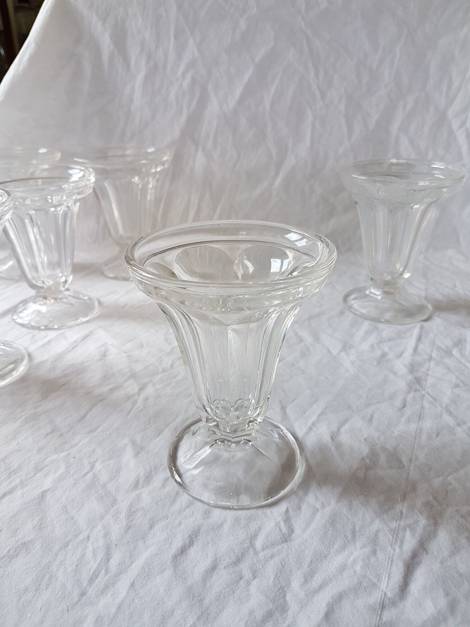 Lot of 8 old ice cups in bistro glass