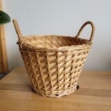 Wicker basket with wrists
