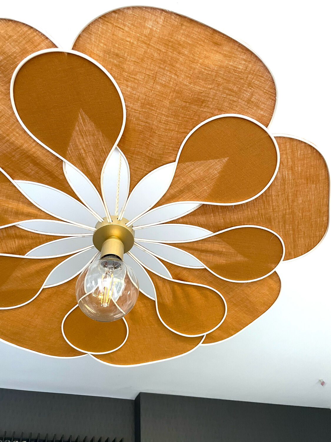 Floral suspension linen and rattan