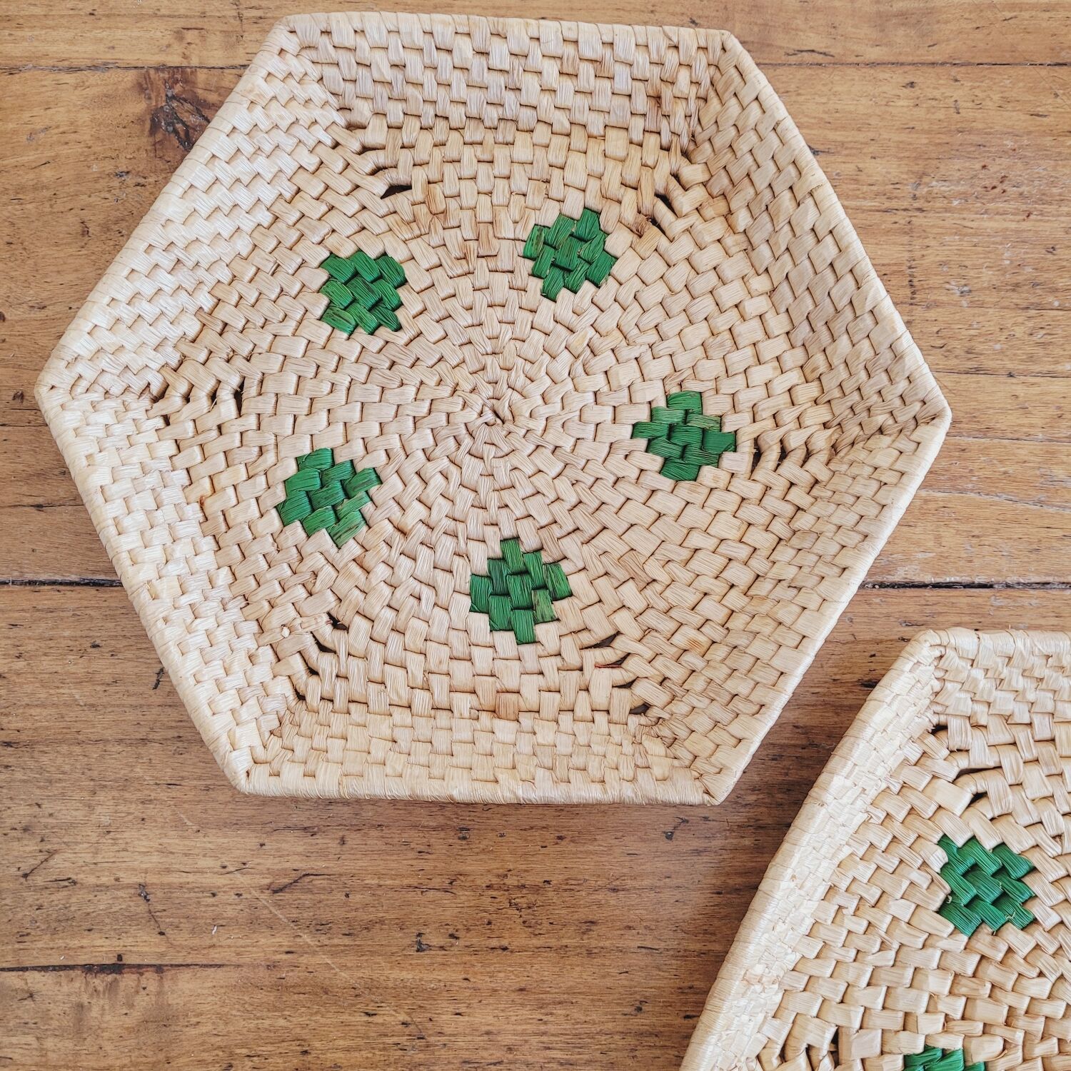 Duo raffia baskets