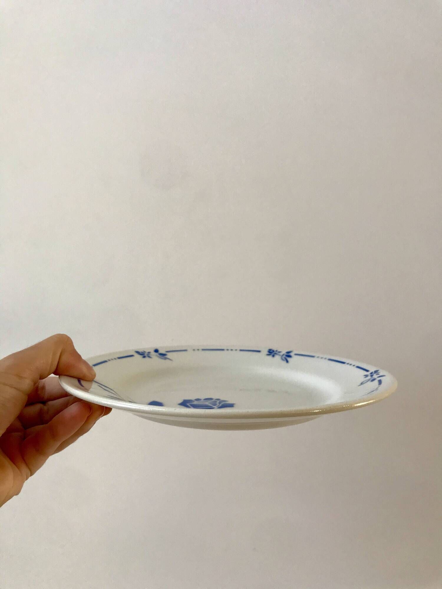 set of 8 St Amand dessert plates Gilbert model 50s