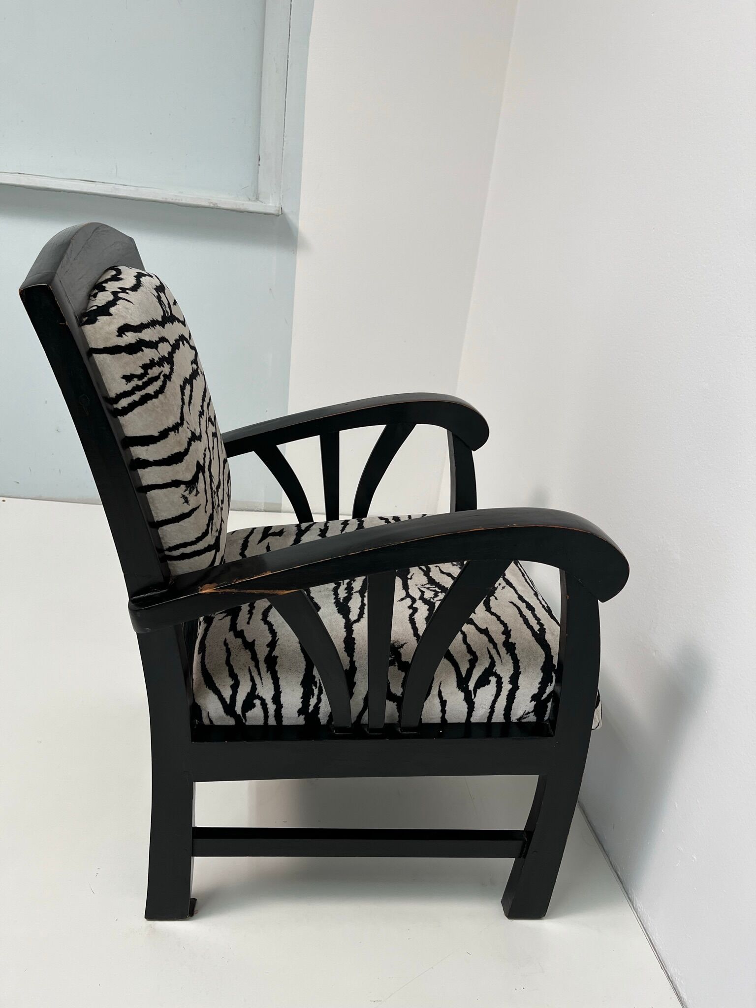 Armchair style Louis XV zebra