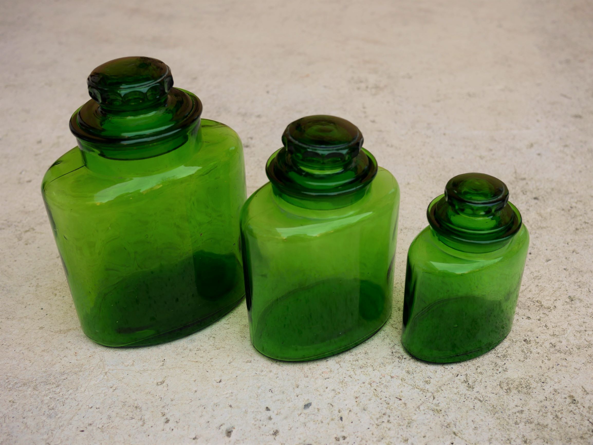 Series of 3 vintage glass jars