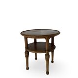 Petite table basse en noyer sculpté années 1920