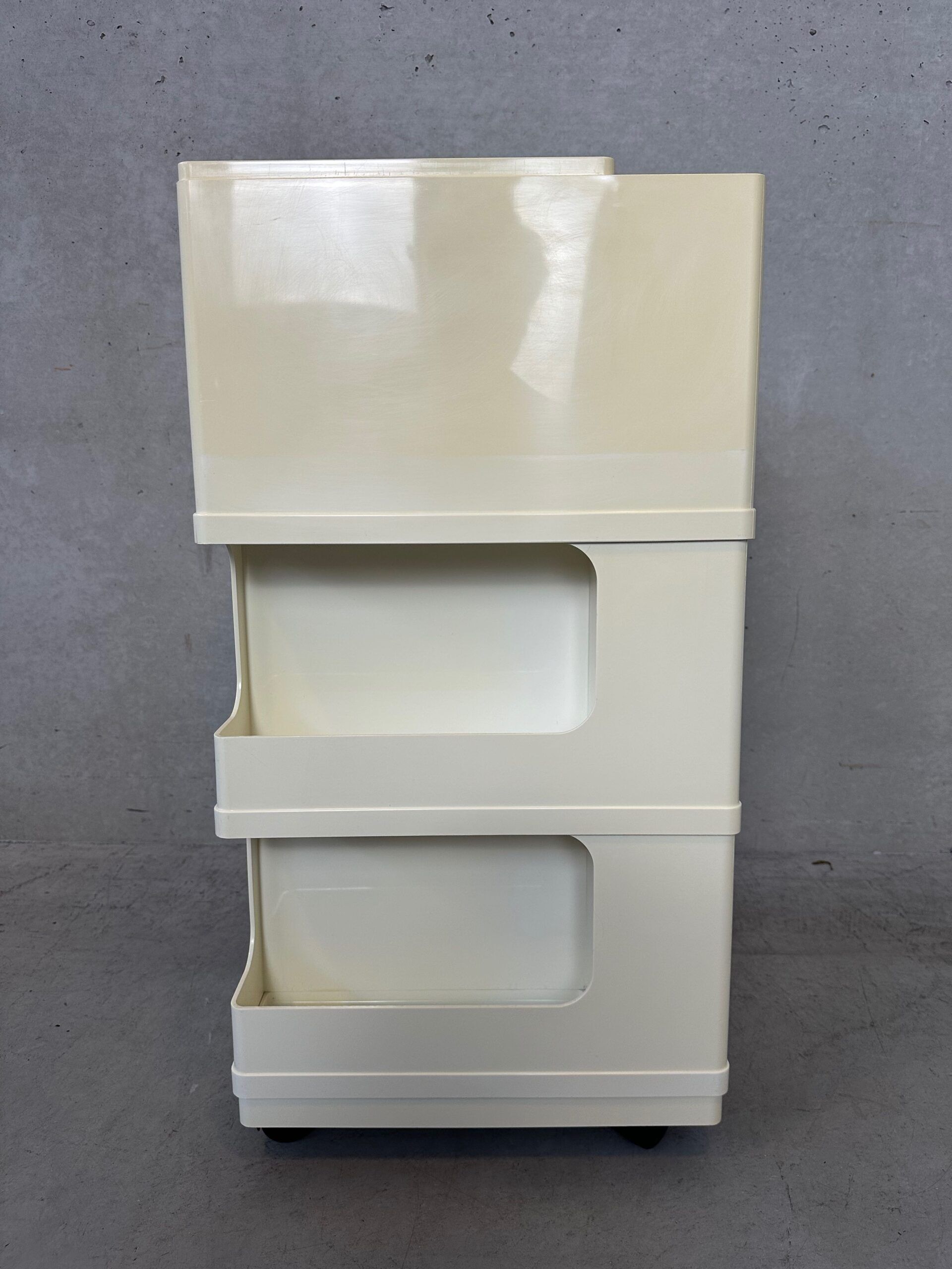 2x 1970s Stile Neolt trolley – Giovanni Pelis
