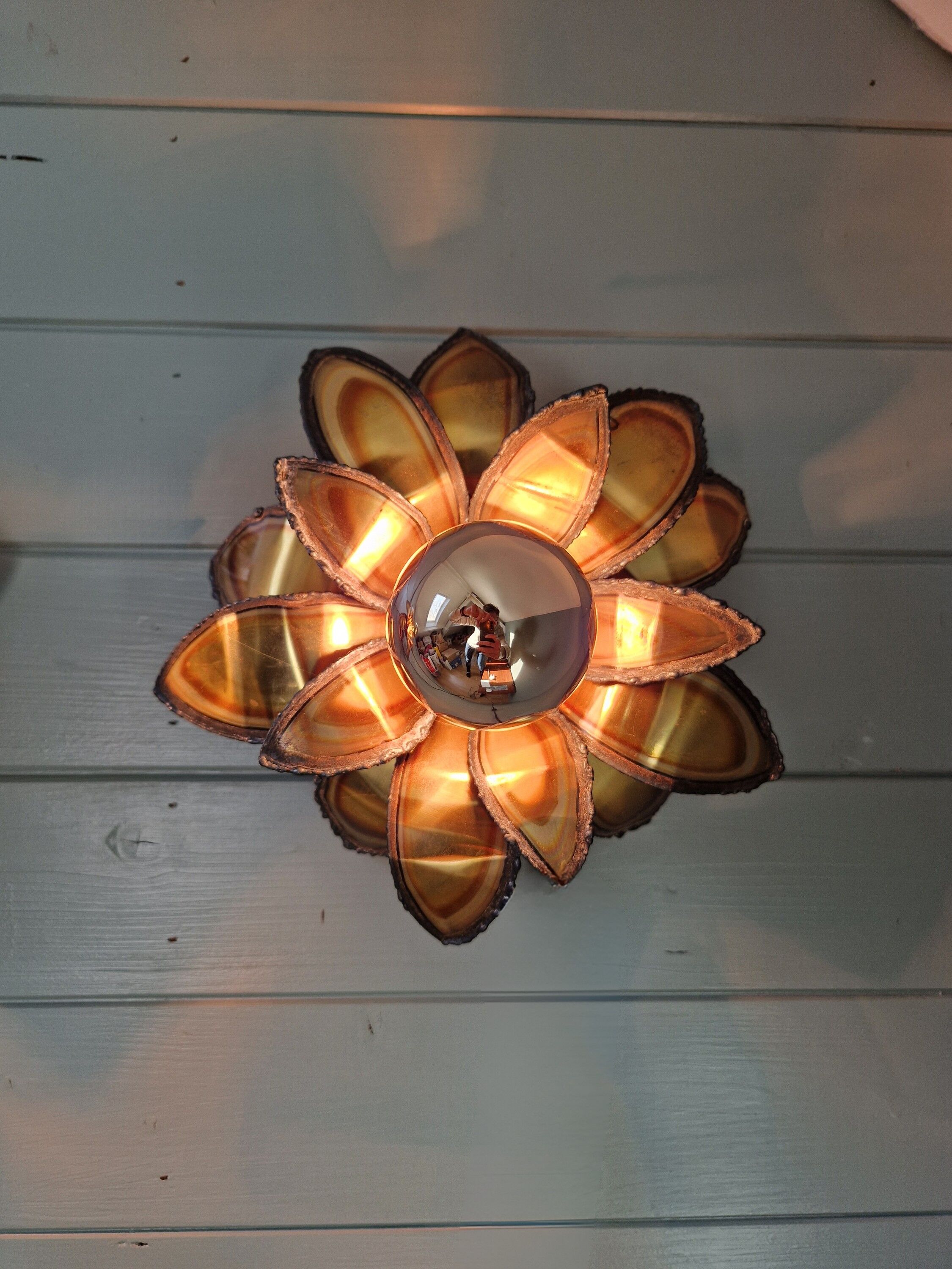 Pair of floral wall sconces in brass, Maison Jansen, 1970.